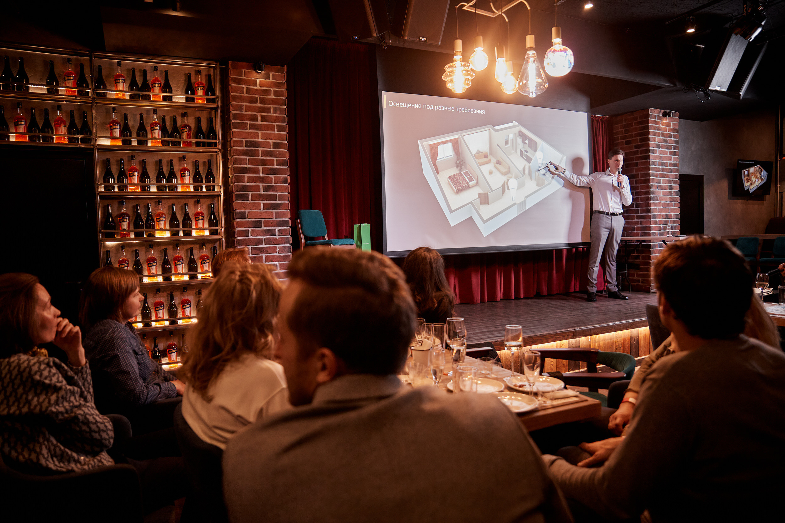 Фотограф для съемки деловой встречи с диллерами. Контент для бизнеса в Екатеринбурге Полдень Медиа