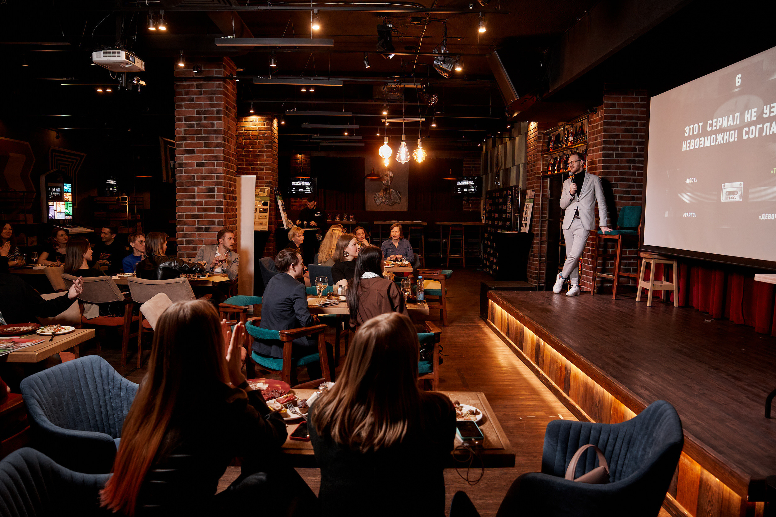 Фотограф для съемки деловой встречи с диллерами. Контент для бизнеса в Екатеринбурге Полдень Медиа