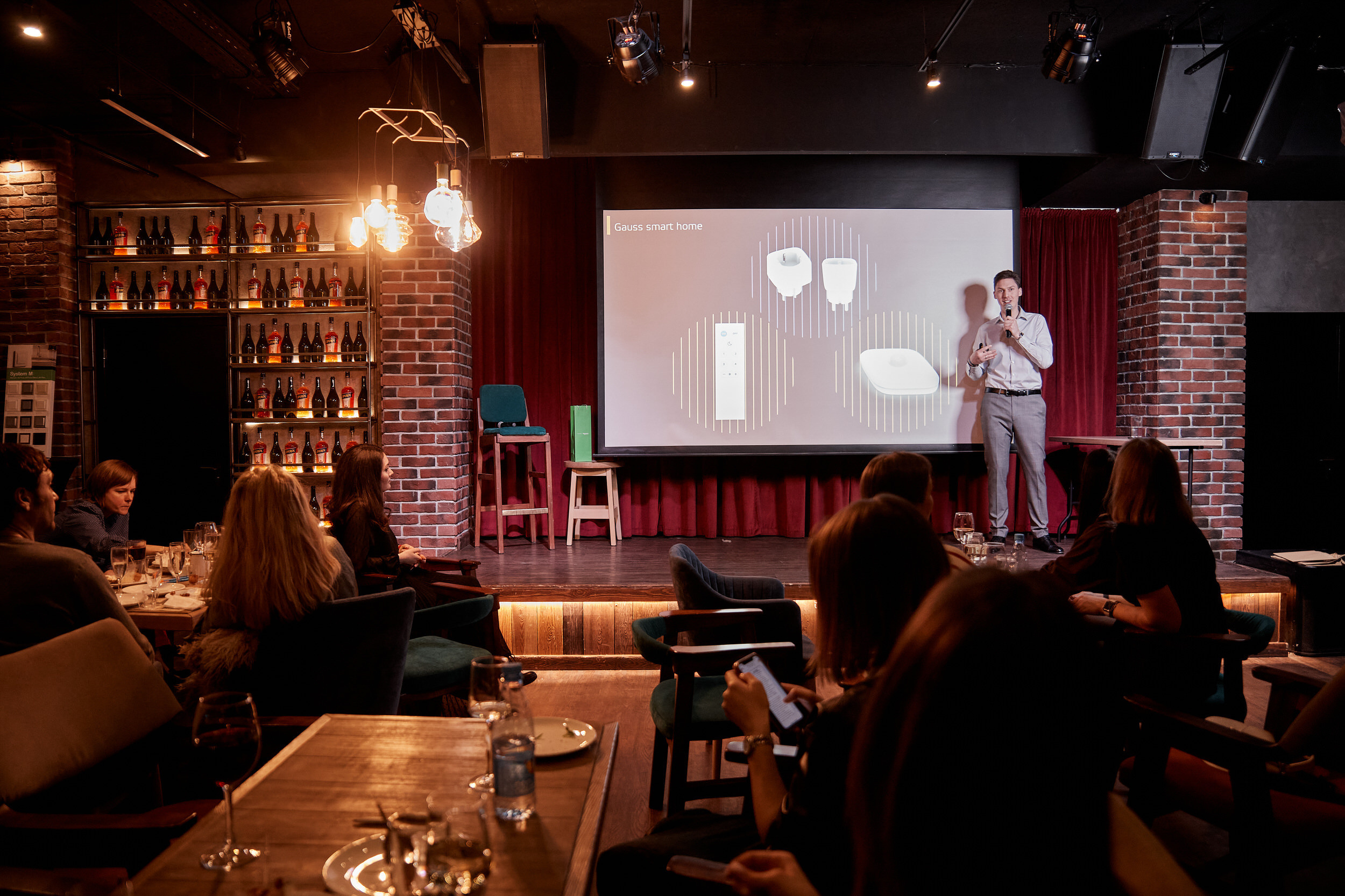 Фотограф для съемки деловой встречи с диллерами. Контент для бизнеса в Екатеринбурге Полдень Медиа