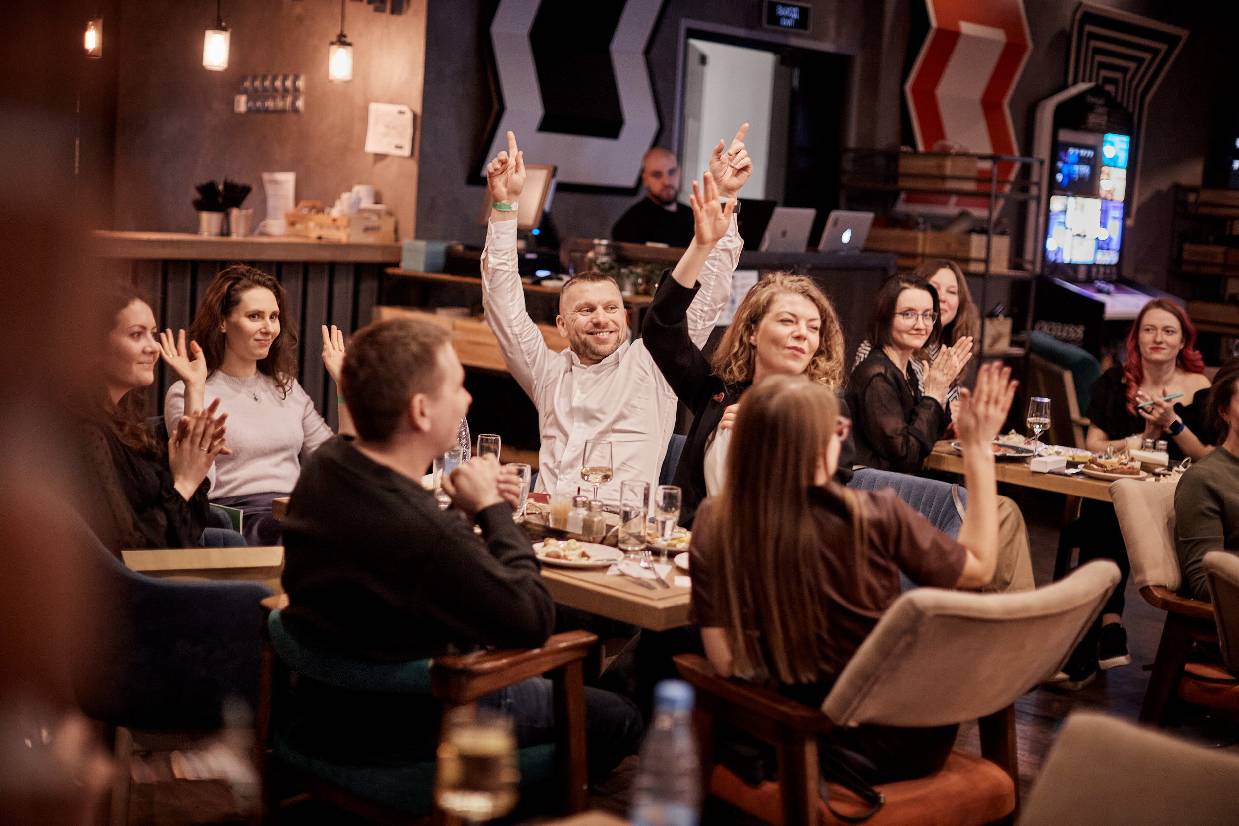 Фотограф для съемки деловой встречи с диллерами. Контент для бизнеса в Екатеринбурге Полдень Медиа