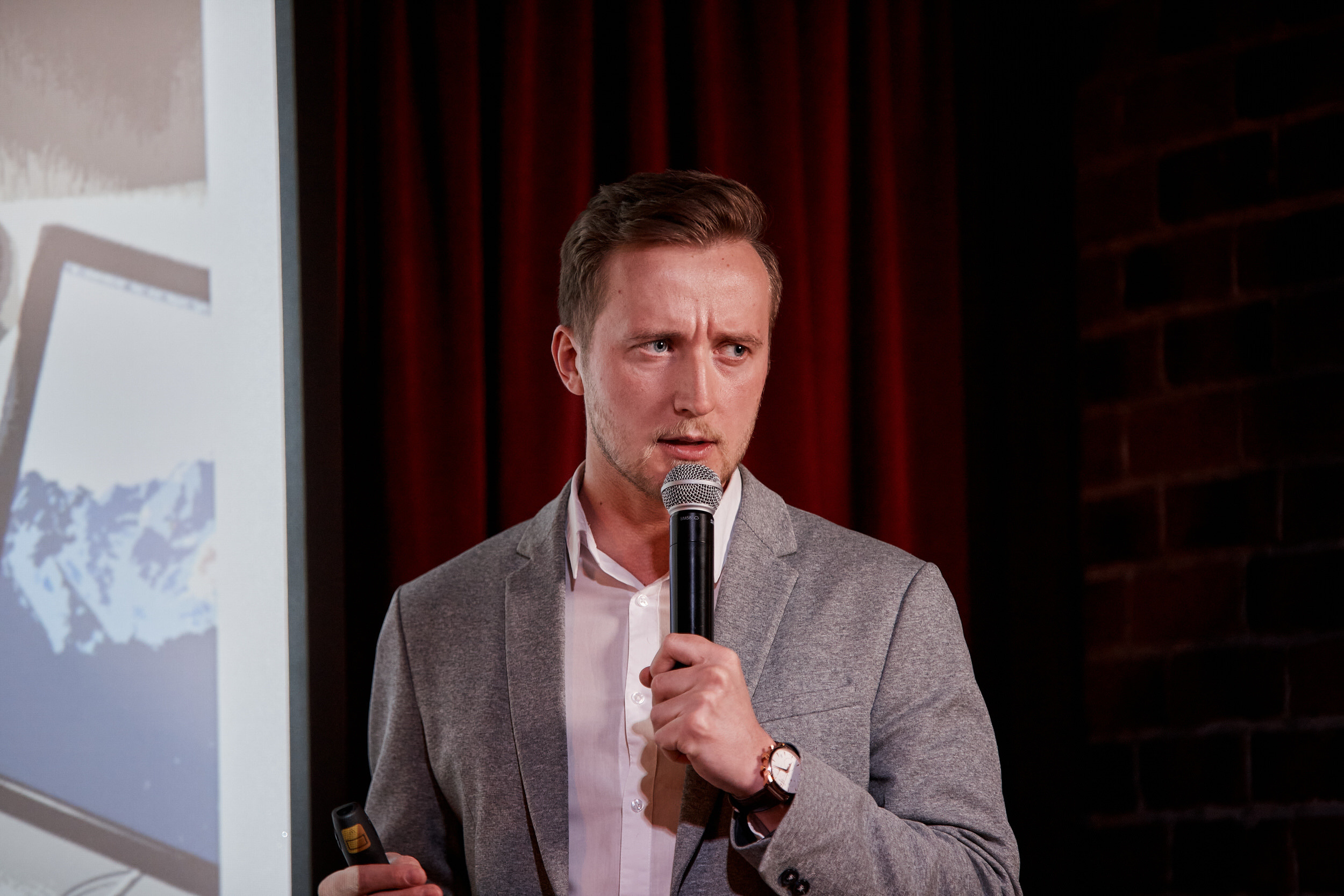 Фотограф для съемки деловой встречи с диллерами. Контент для бизнеса в Екатеринбурге Полдень Медиа