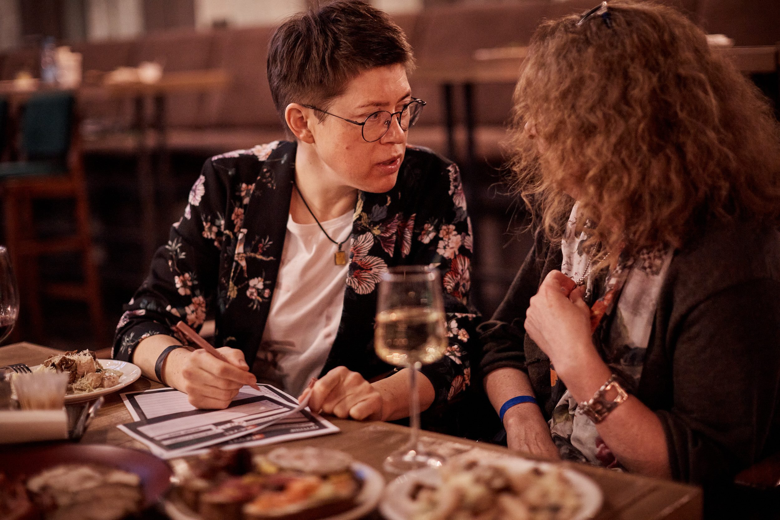 Фотограф для съемки деловой встречи с диллерами. Контент для бизнеса в Екатеринбурге Полдень Медиа