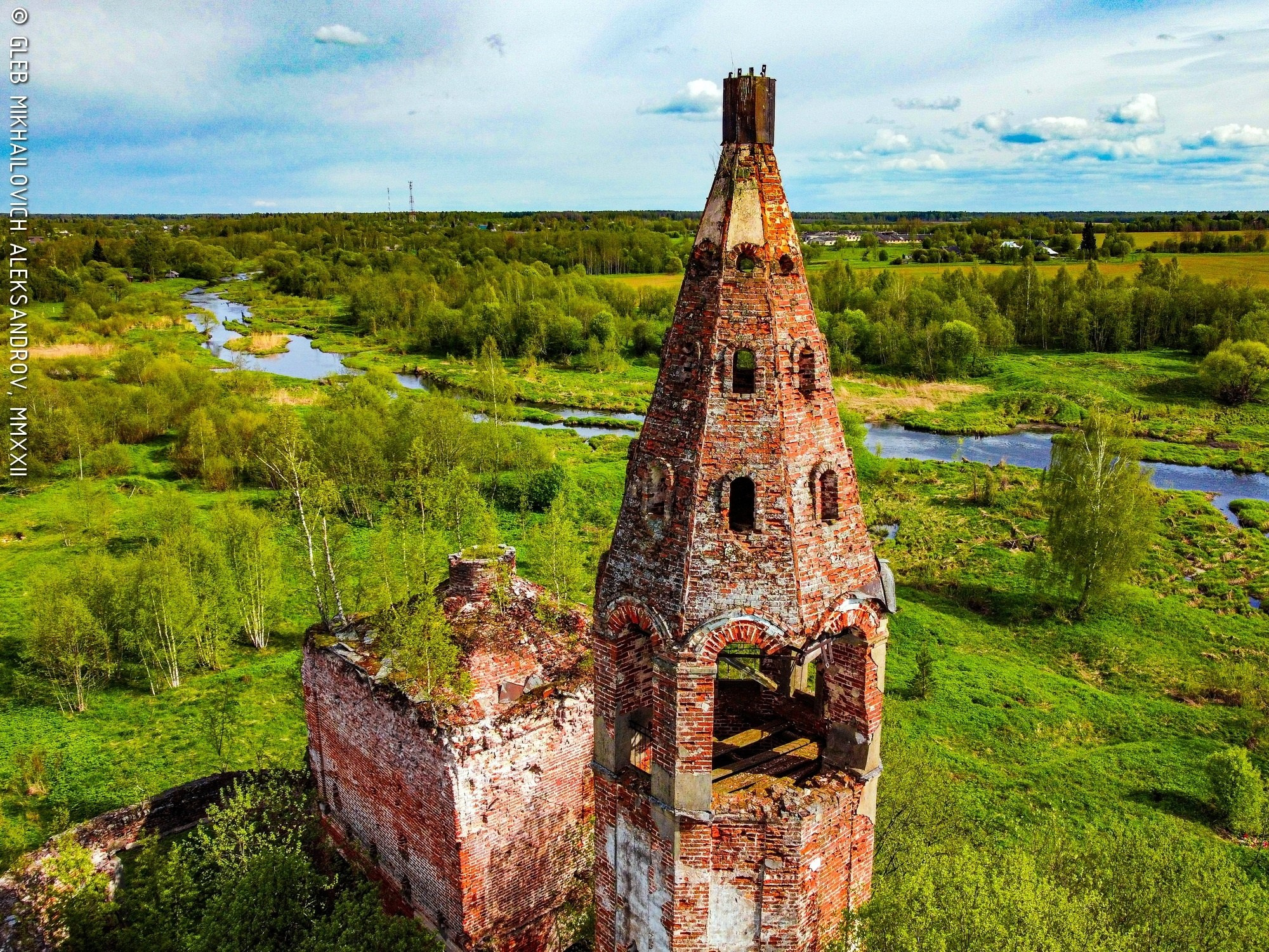 Леонтьевское. Храмовый комплекс. Церкви Михаила Архангела и Леонтия Ростовского. Зодчество