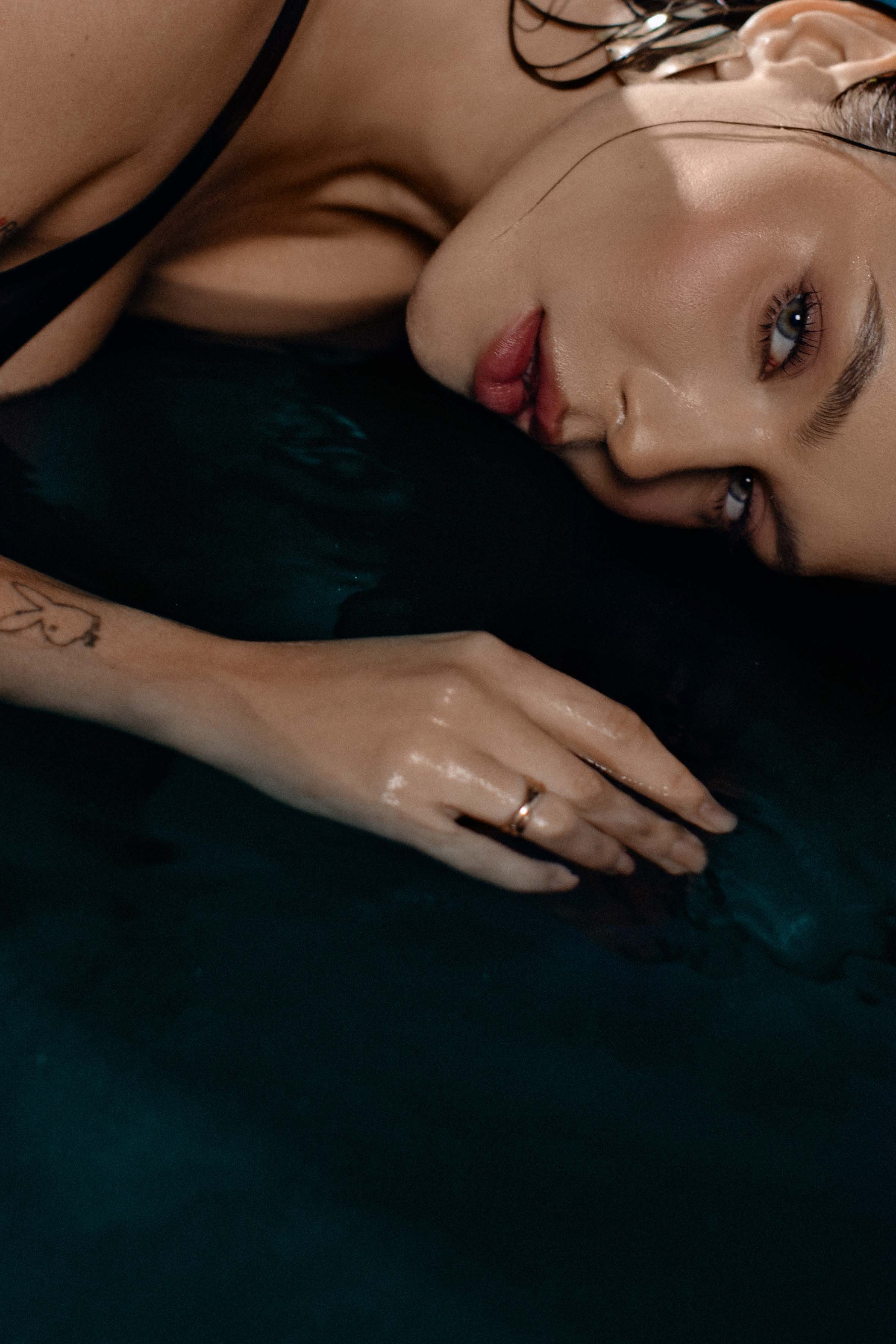 Карина. Фотосессия в бассейне. Фотограф в Москве Ольга Сатони