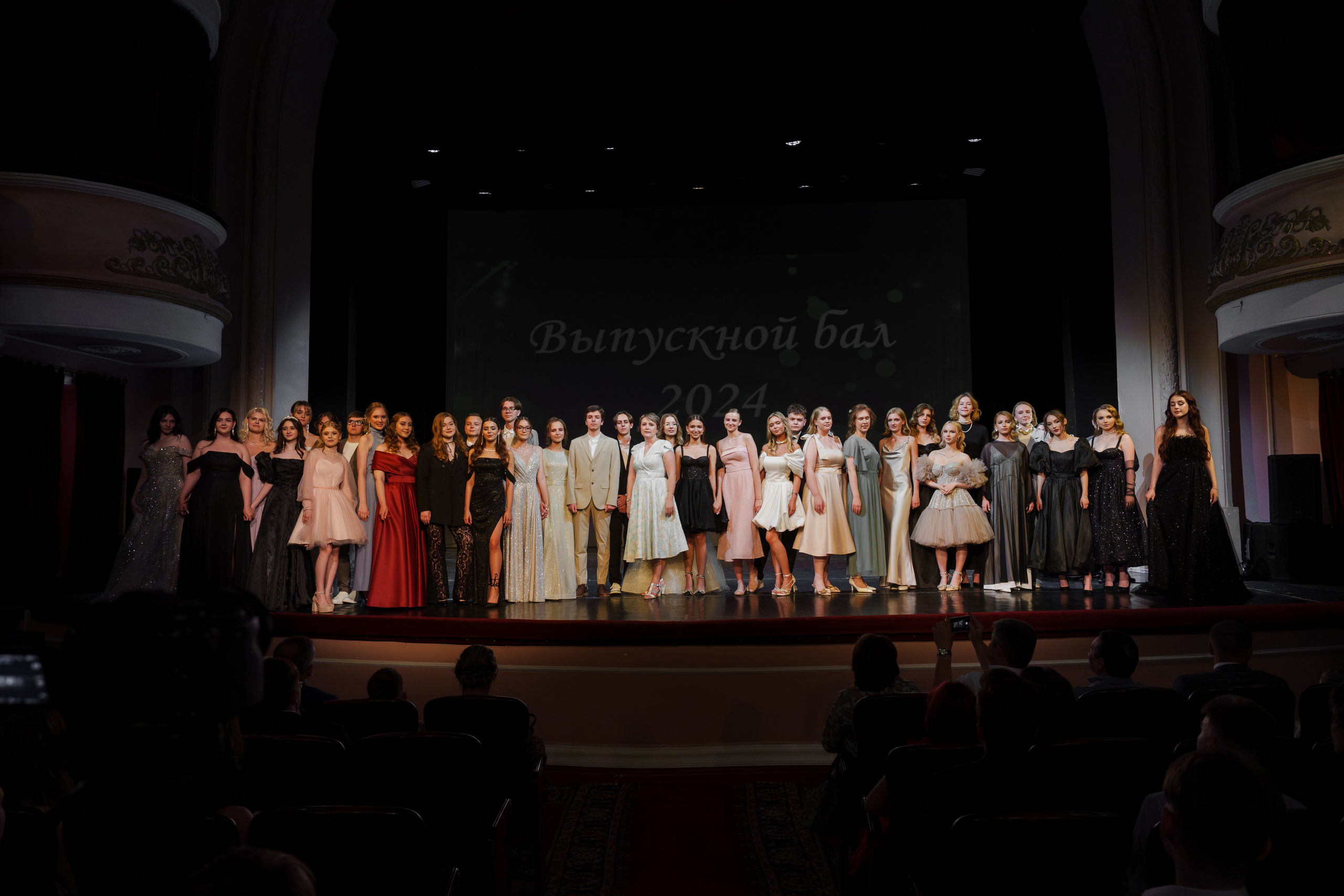 Выпускной Гимназия 7. Свадебный и репортажный фотограф Элина Козырьянова