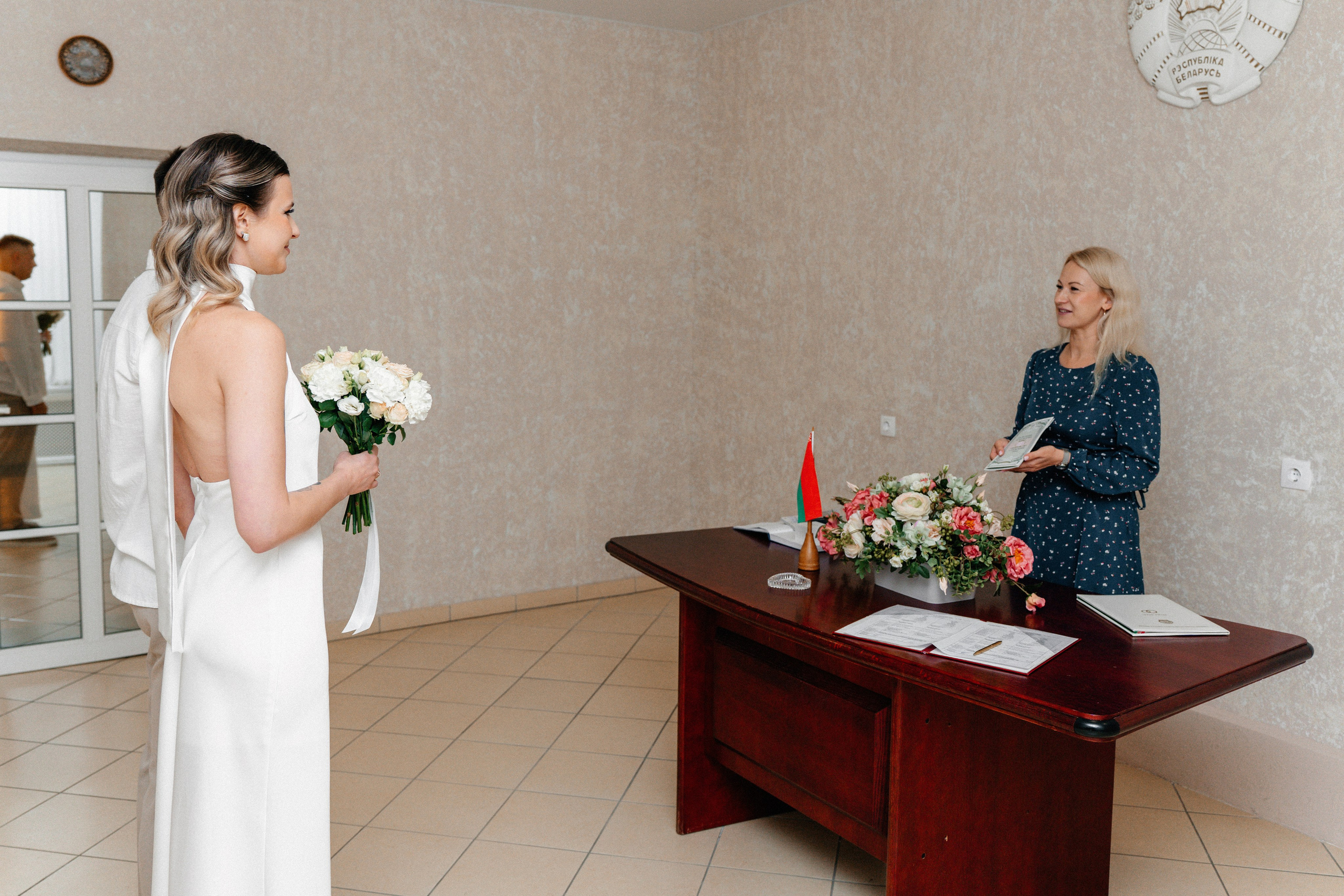 ЗАГС Октябрьского района (малый зал). Ваш семейный фотограф в Минске — Вика Трегубова
