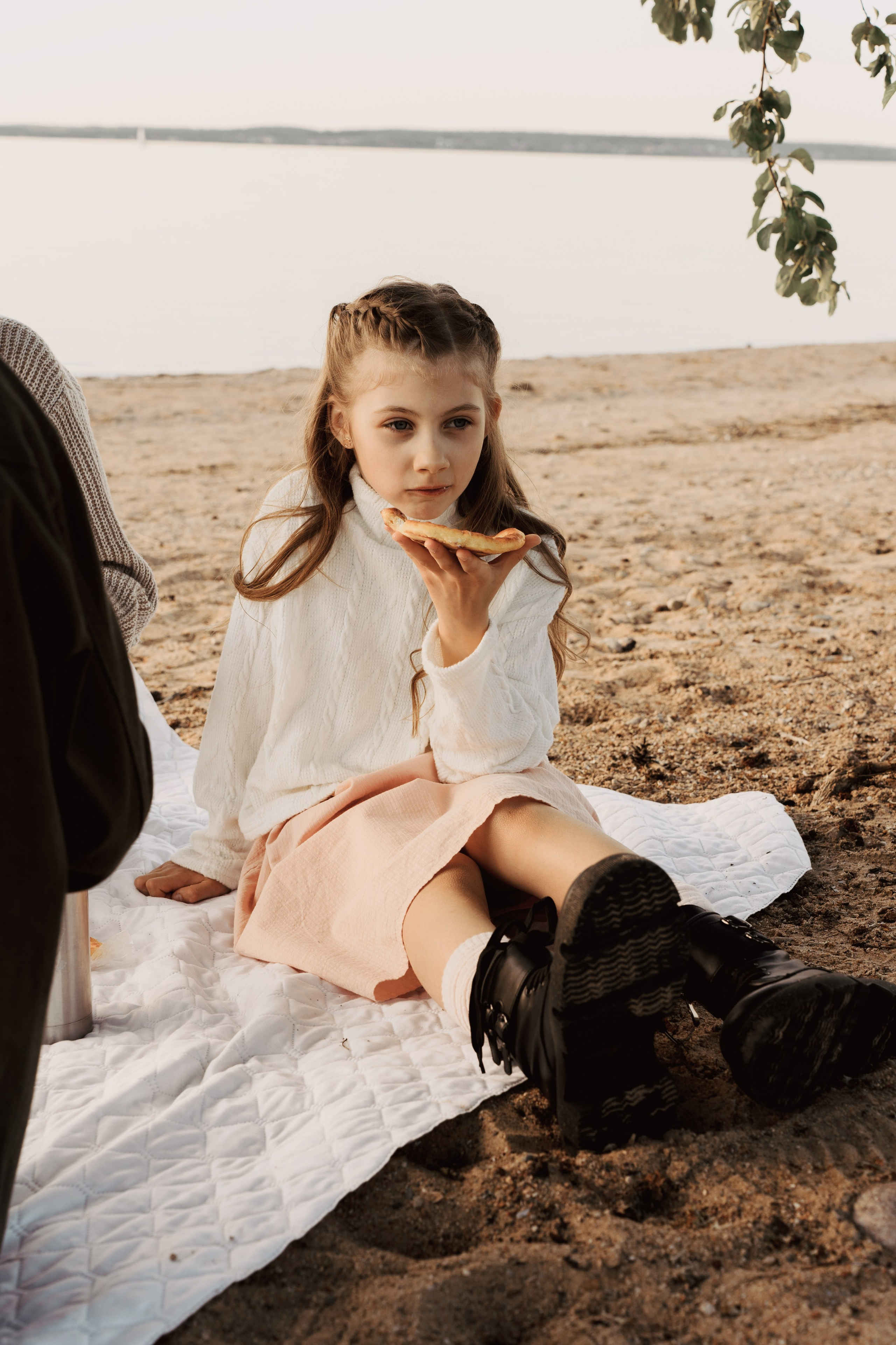 Весеннее тепло семьи на берегу Минского моря. Ваш семейный фотограф в Минске — Вика Трегубова