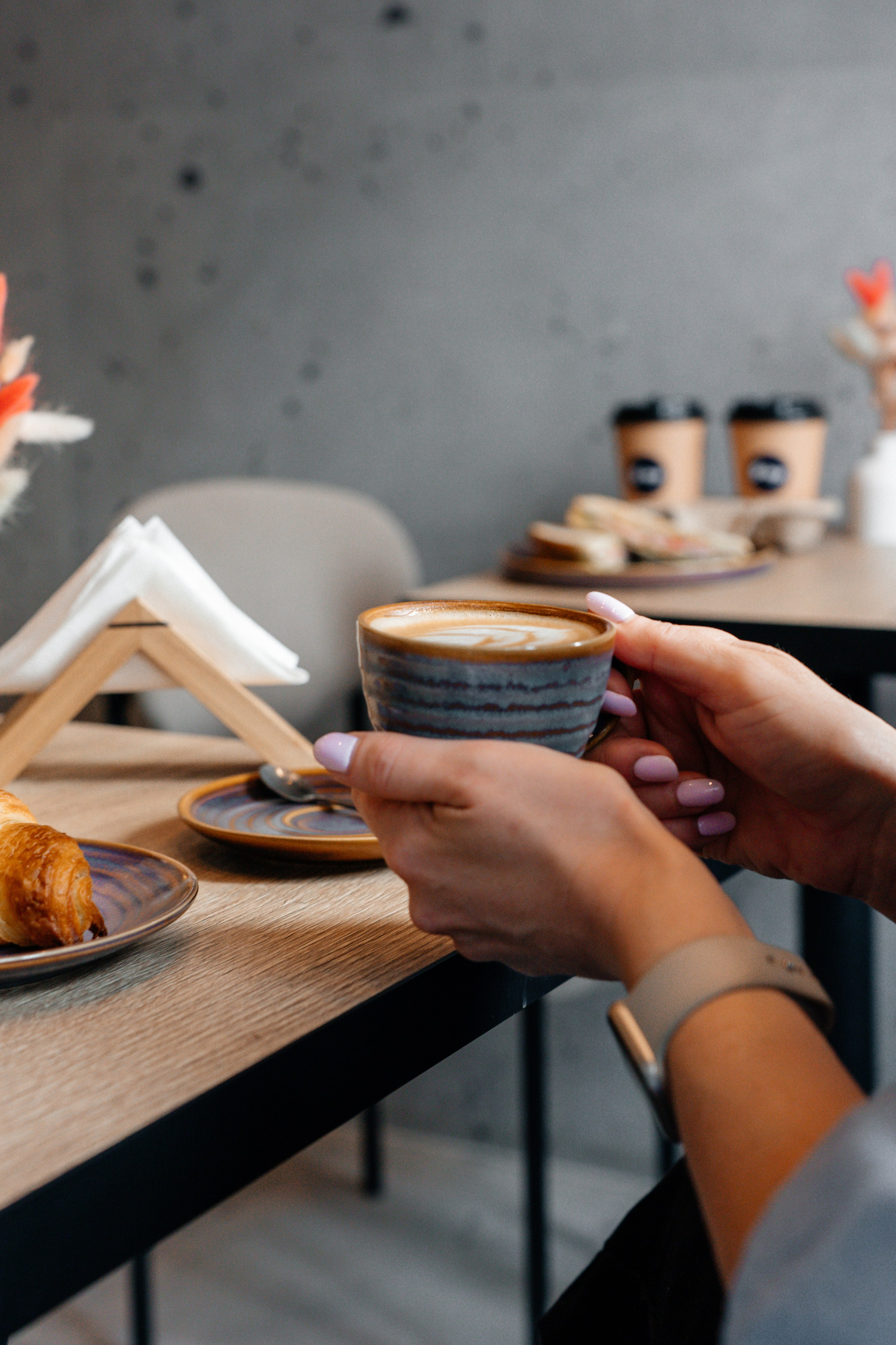 Контент- съёмка для кофейни «ЗАРЯД». Ваш семейный фотограф в Минске — Вика Трегубова