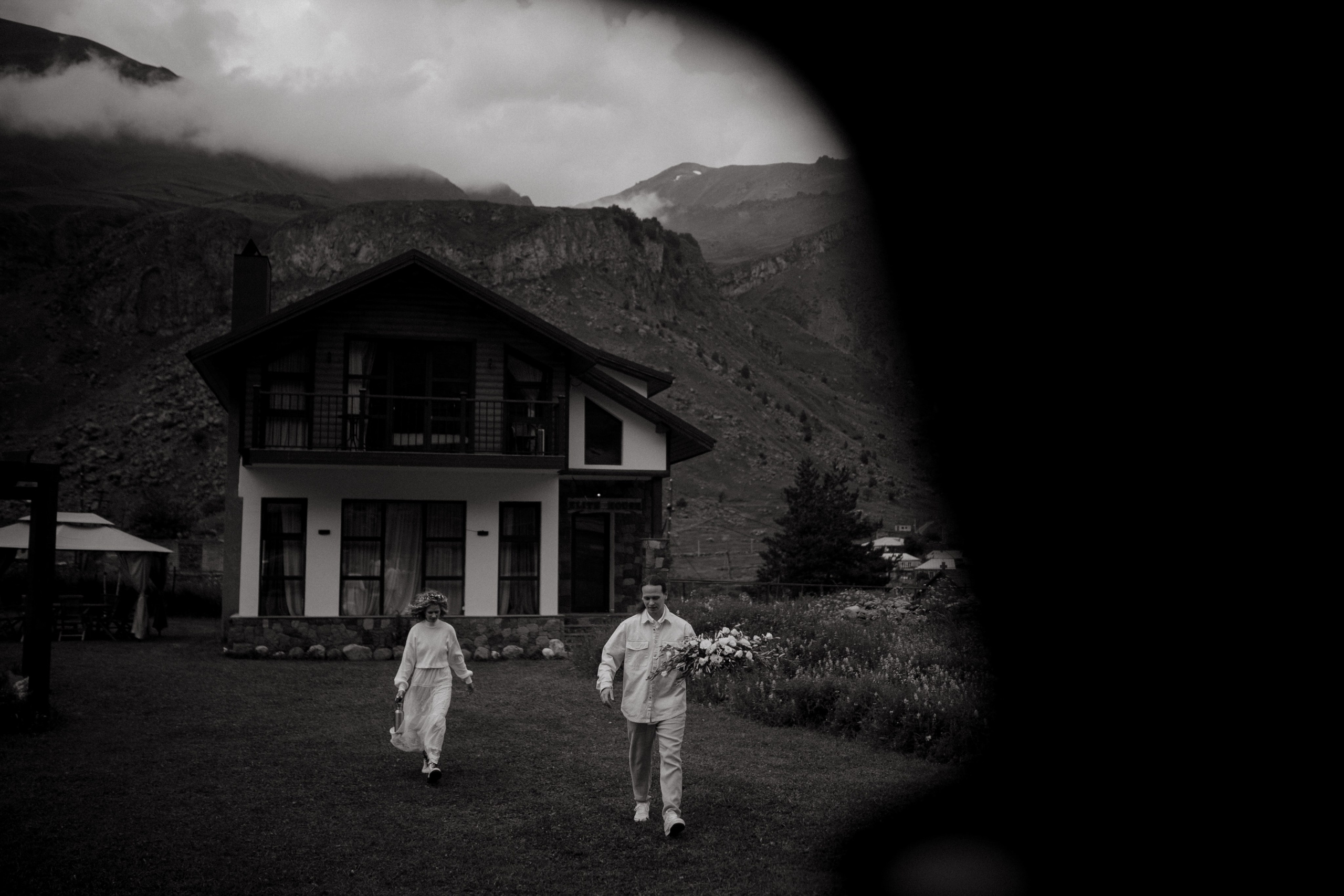 Nikita & Nastya. Wedding at Kazbeg. Свадебный фотограф Грузия Alex and Polly