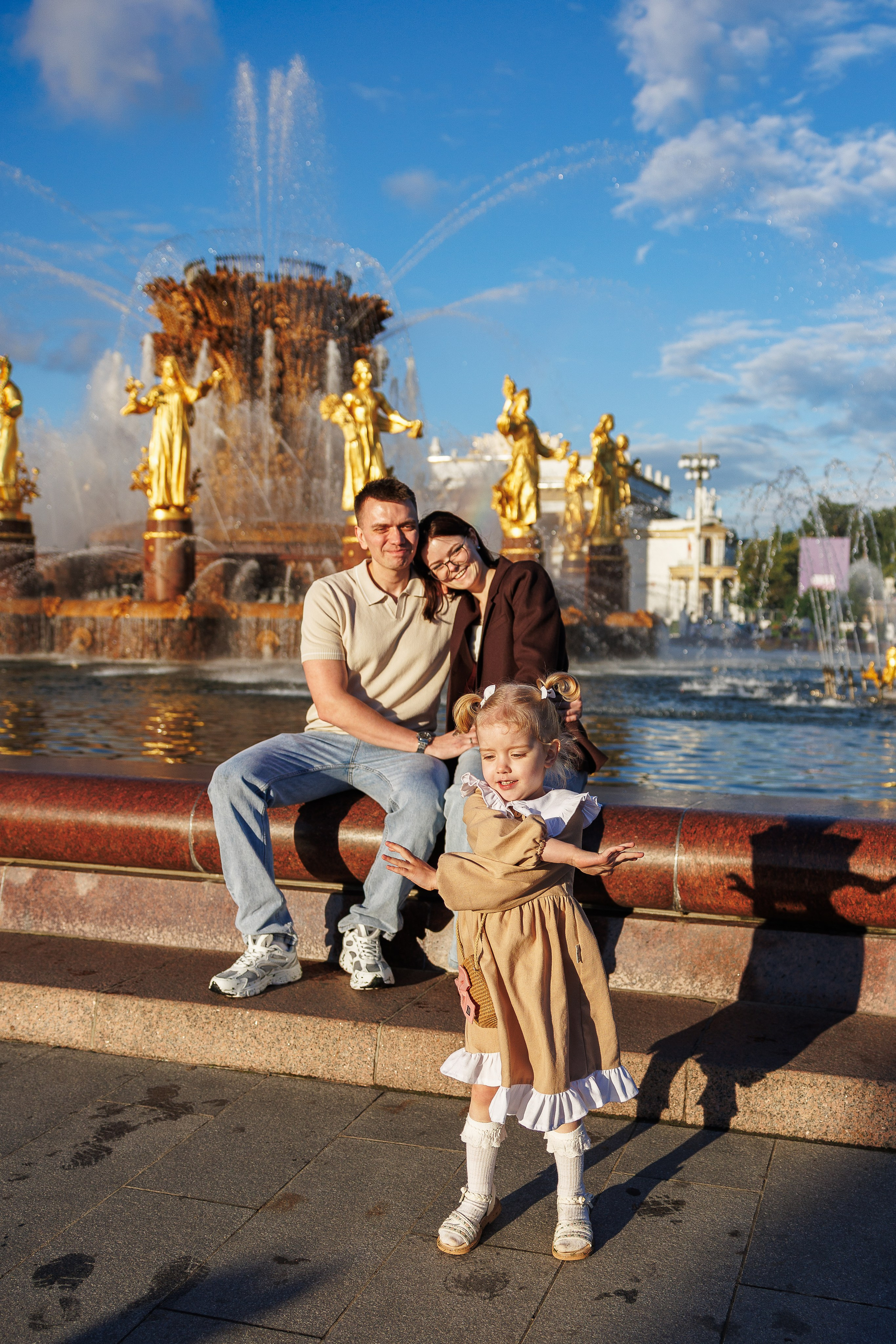 Семейная прогулка на ВДНХ. Свадебный и семейный фотограф в Москве Красинская Мария