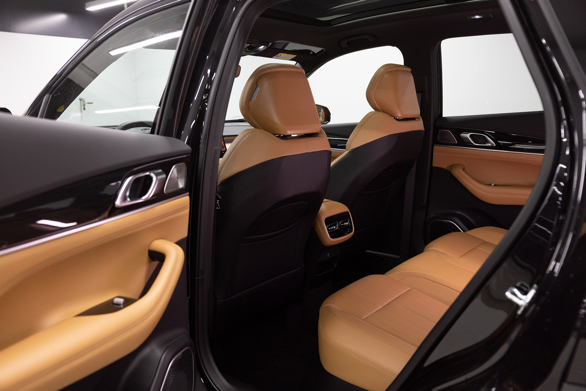 Geely Atlas 1.5T DCT (174 л. с.). Автосалон «Х-Авто»