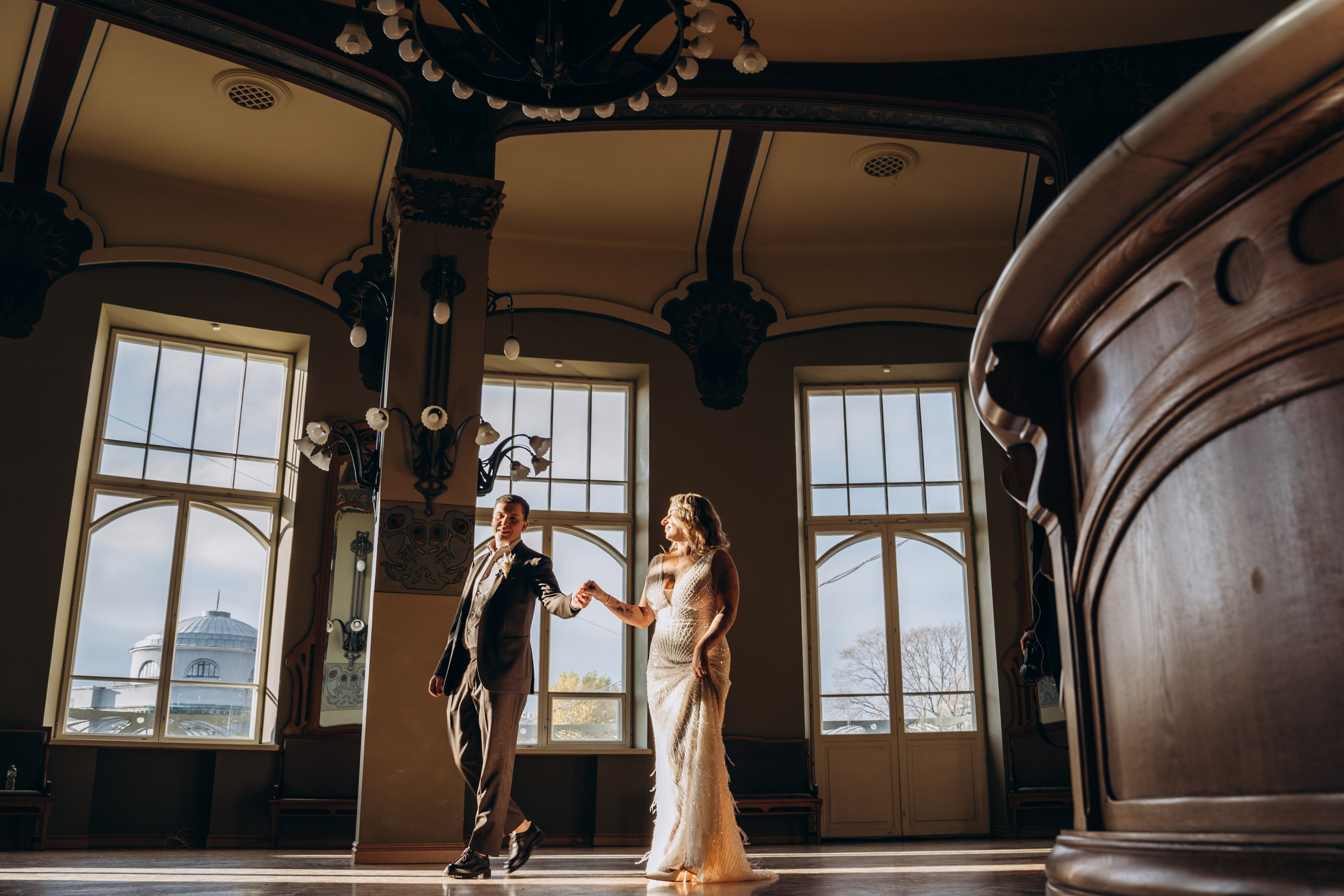 Качественная свадебная съемка в Москве — романтичные и динамичные фотографии с профессиональной обработкой.