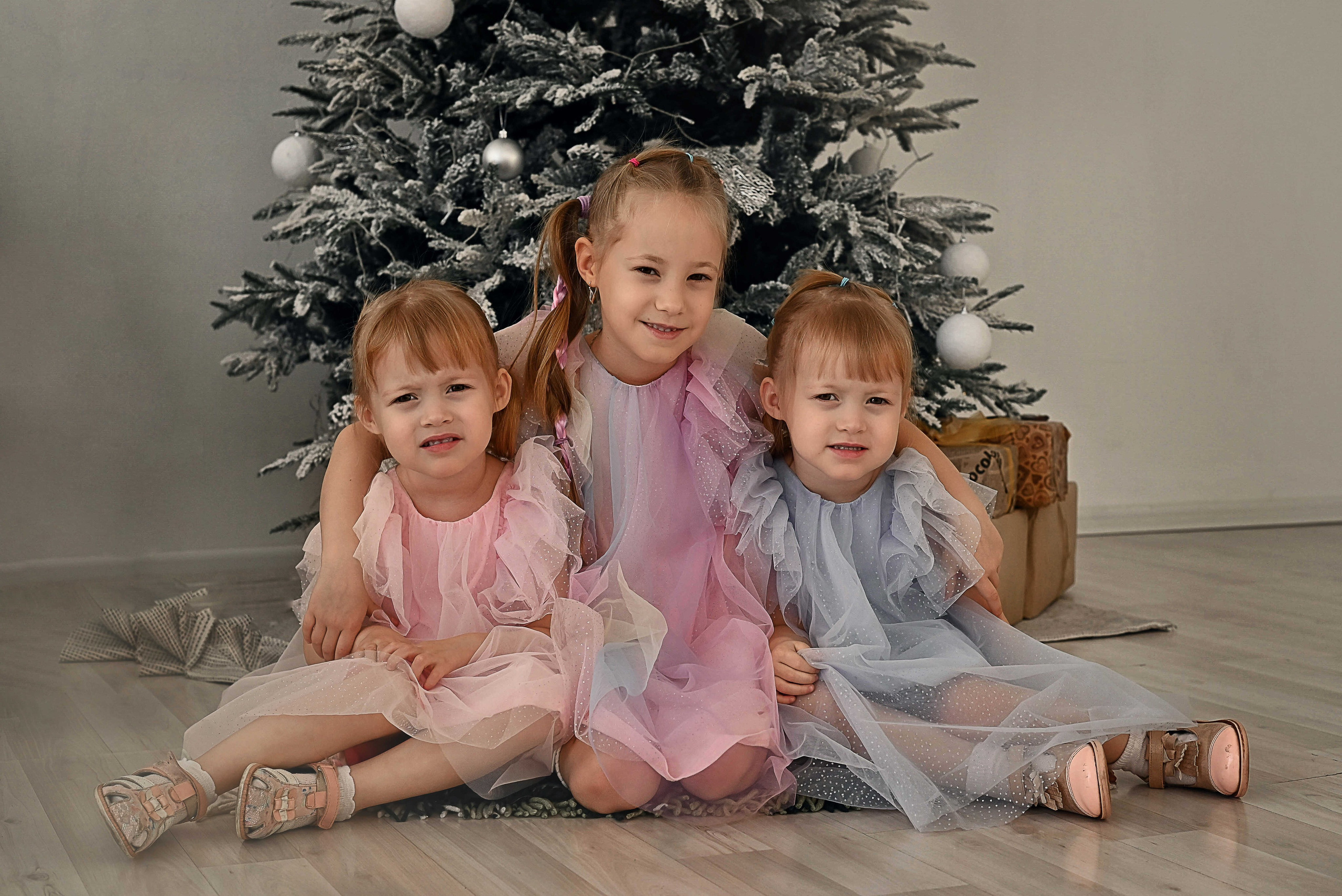 Александр, Юлия, Тася, близнецы Ульяна и Анечка. Фотографы крещения/венчания  Красноярск Татьяна и Вячеслав Переваловы