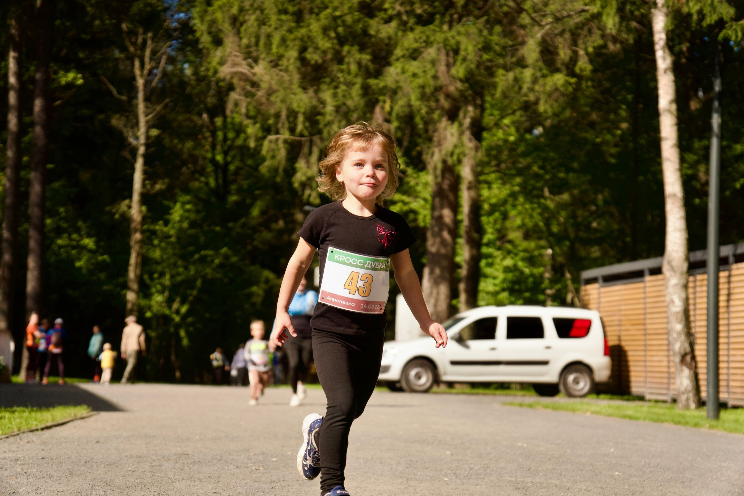 Забег в парке «Дубки». Кафе «БЕЛКА НАШЕПТАЛА». Ну оооочень концептуальное кафе