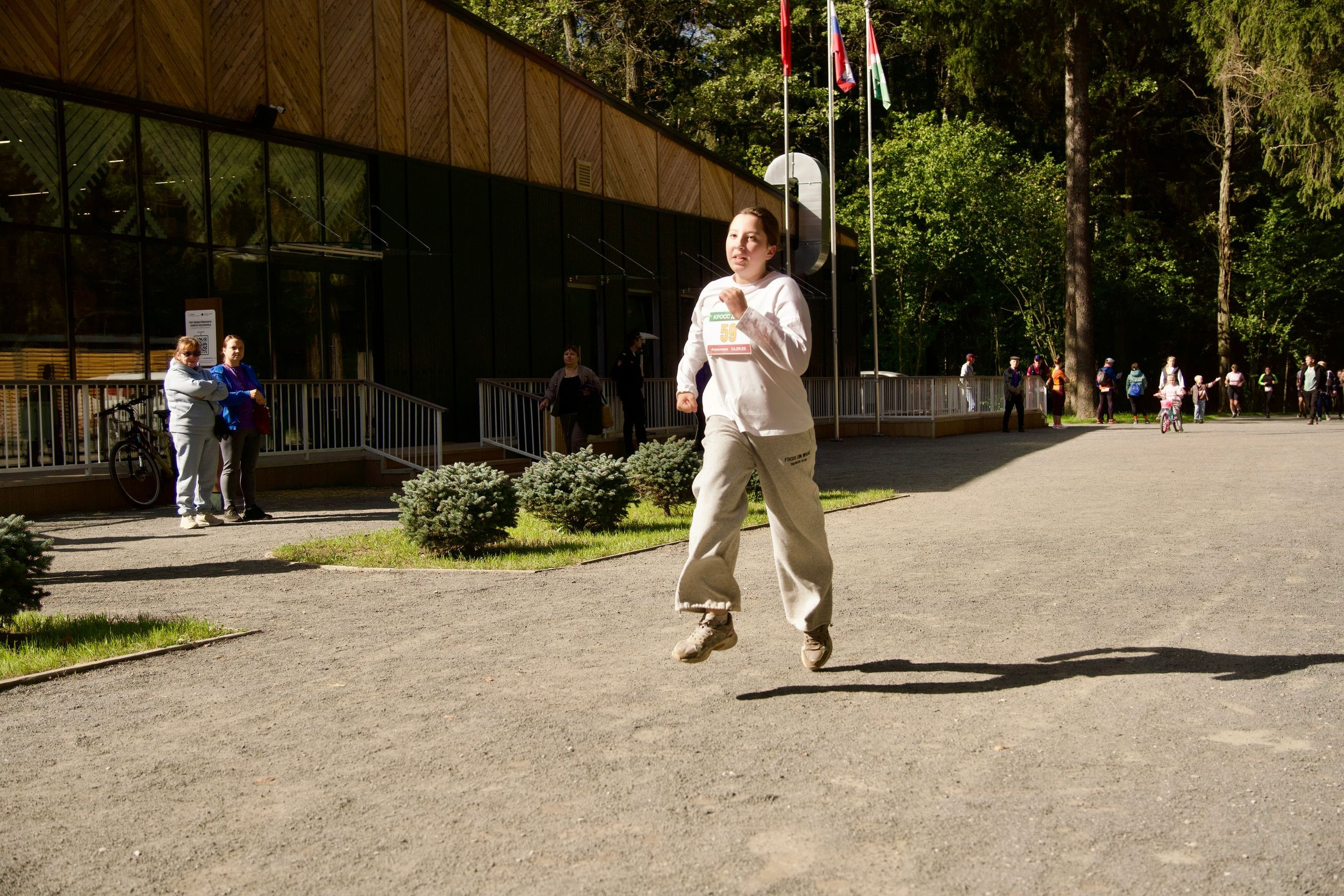 Забег в парке «Дубки». Кафе «БЕЛКА НАШЕПТАЛА». Ну оооочень концептуальное кафе