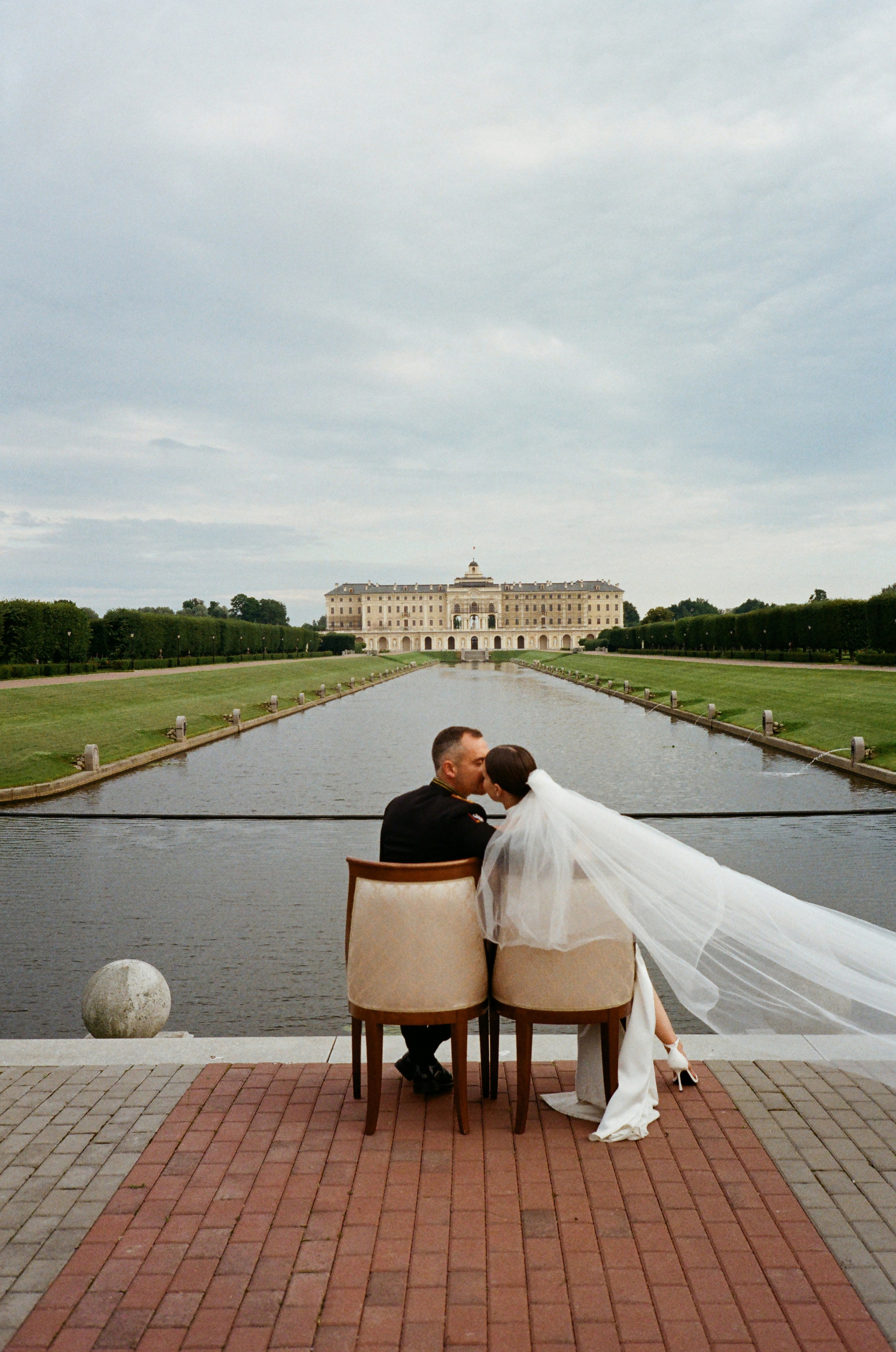 Свадебная фотосессия на пленку. Сестры Карабаза. Фотографы и ретушеры в Москве и Санкт-Петербурге