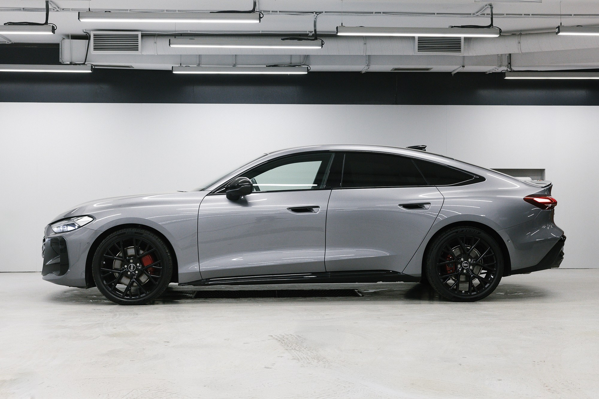 Audi A5  40 TFSI 2.0 quattro S tronic (204 л. с.). Автосалон «Х-Авто»