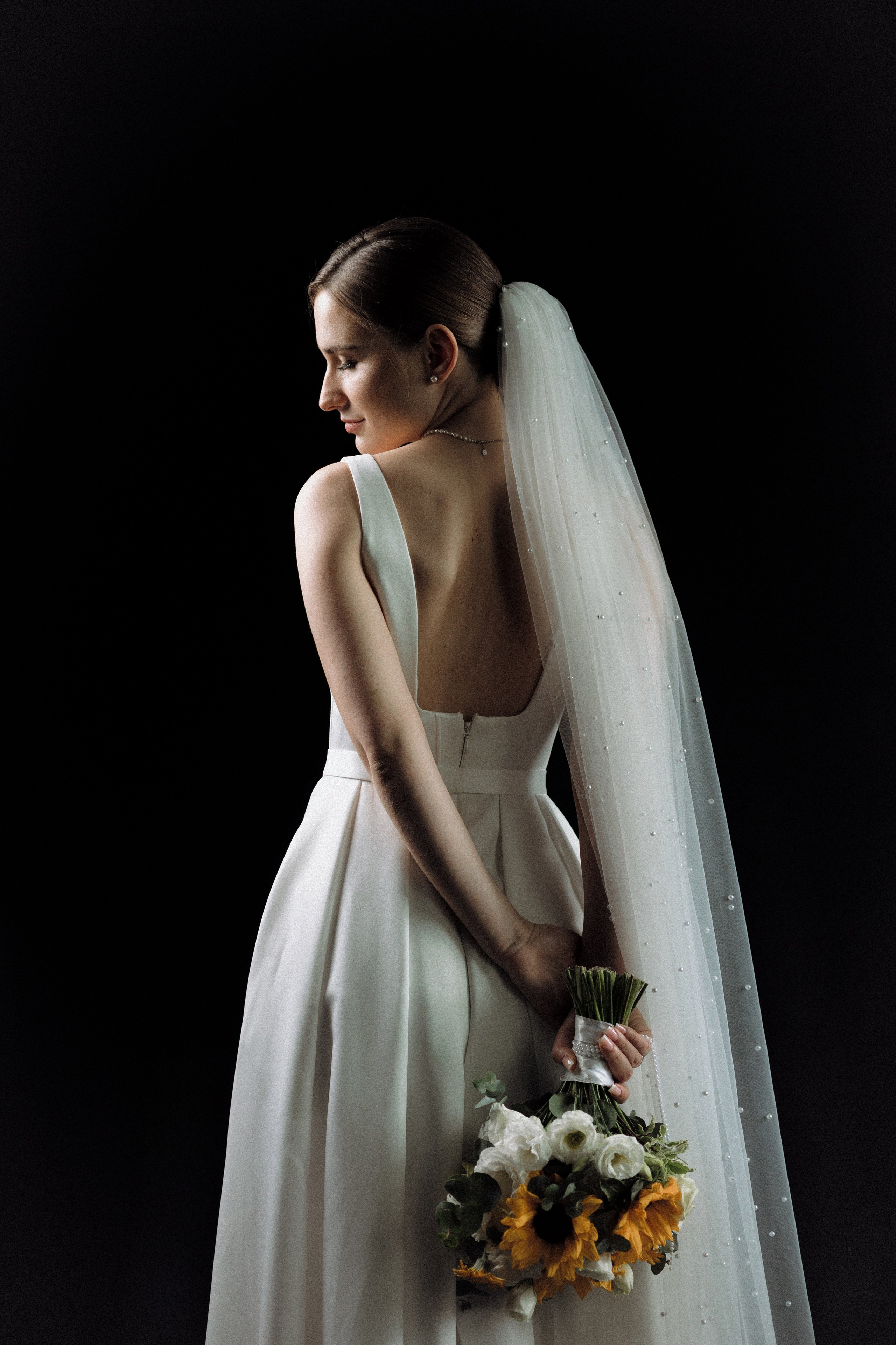 Портфолио свадебного фотографа в Москве. Фотосессия с лошадьми Москва. Фотограф на свадьбу в Москве. Свадебная фотосессия на черном фоне. Фотограф в Москве Валерия Рожкова