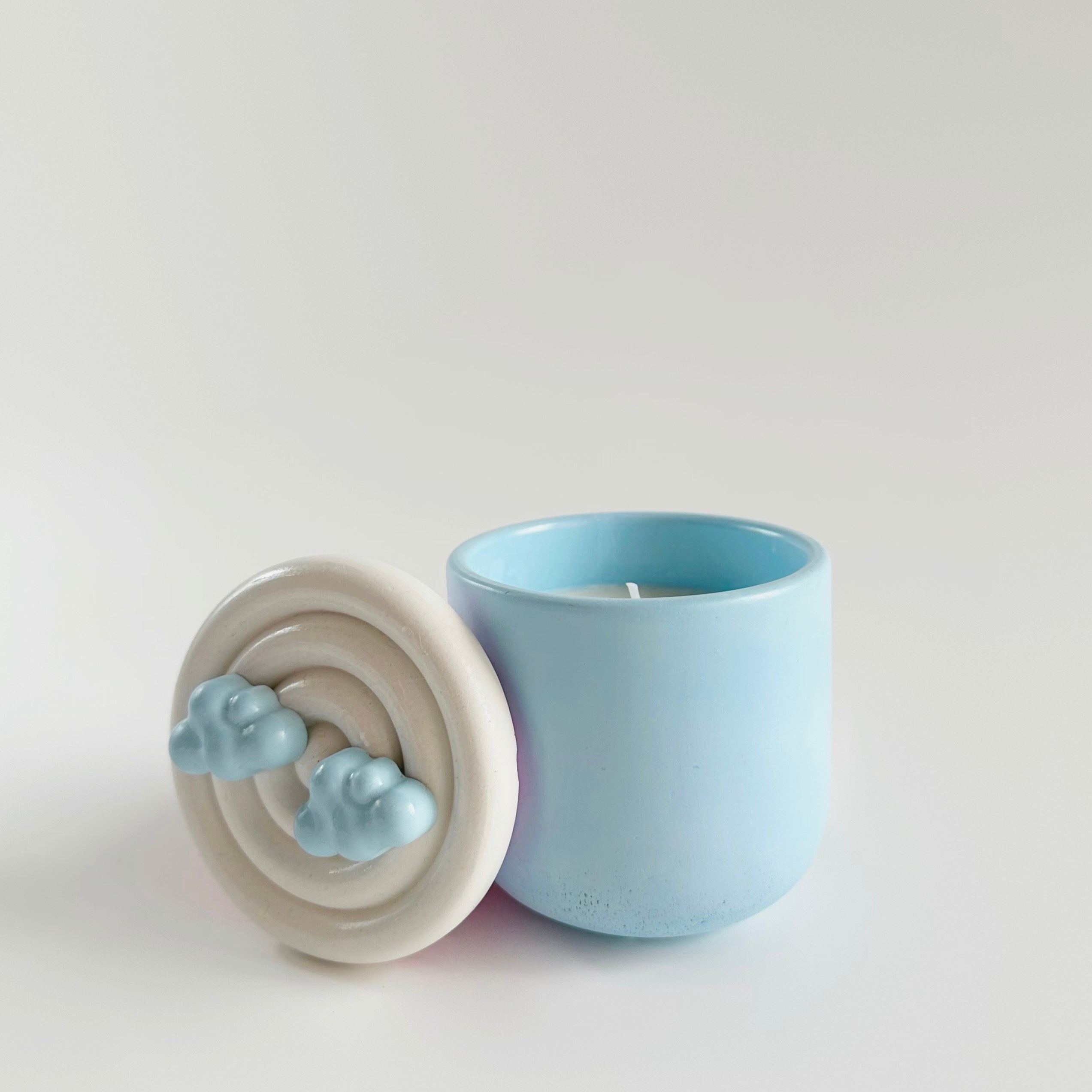 свеча в контейнере