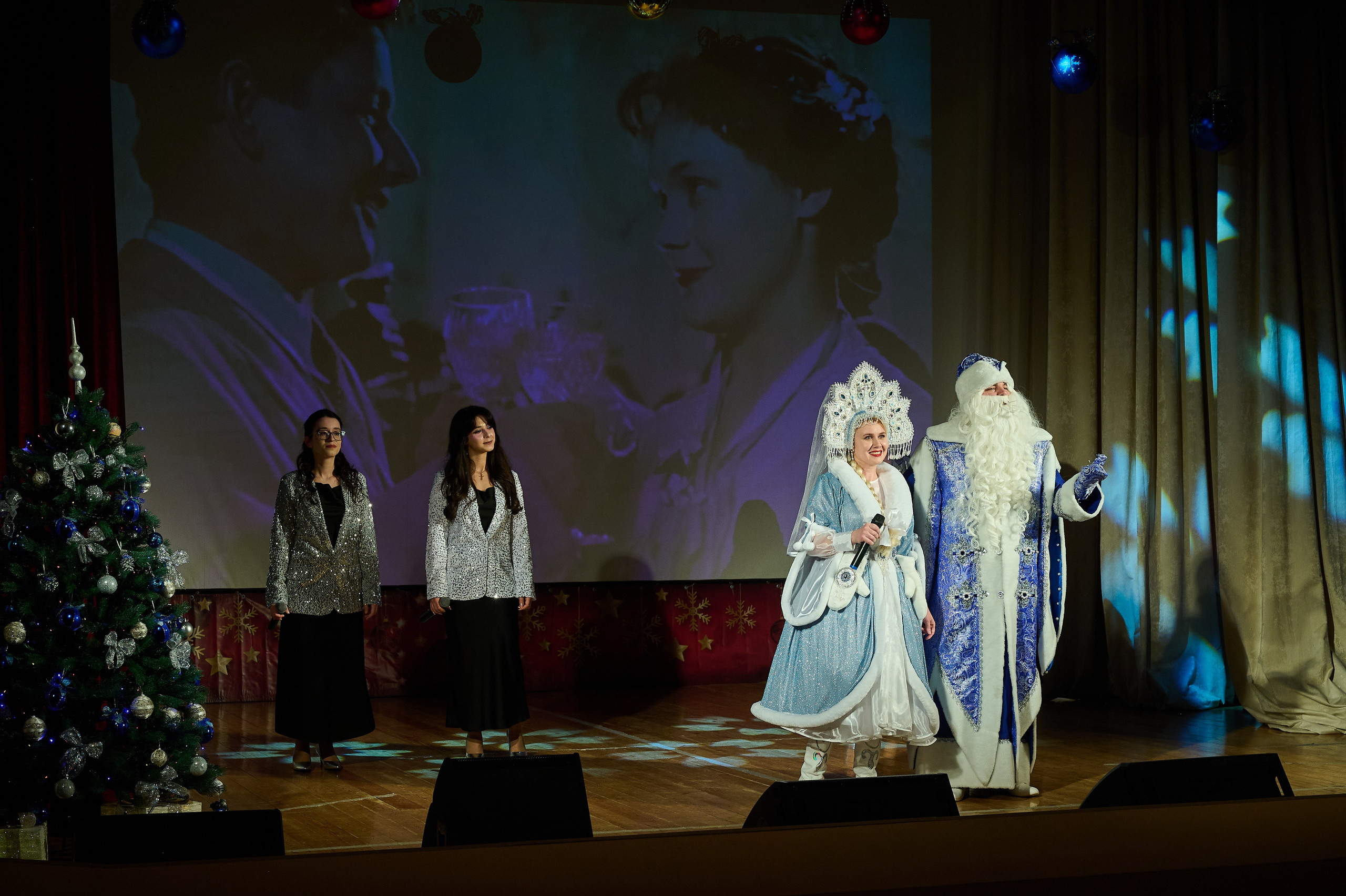 Концерт НГ В ДК. Жизнь курорта Кабардинка в фотографиях