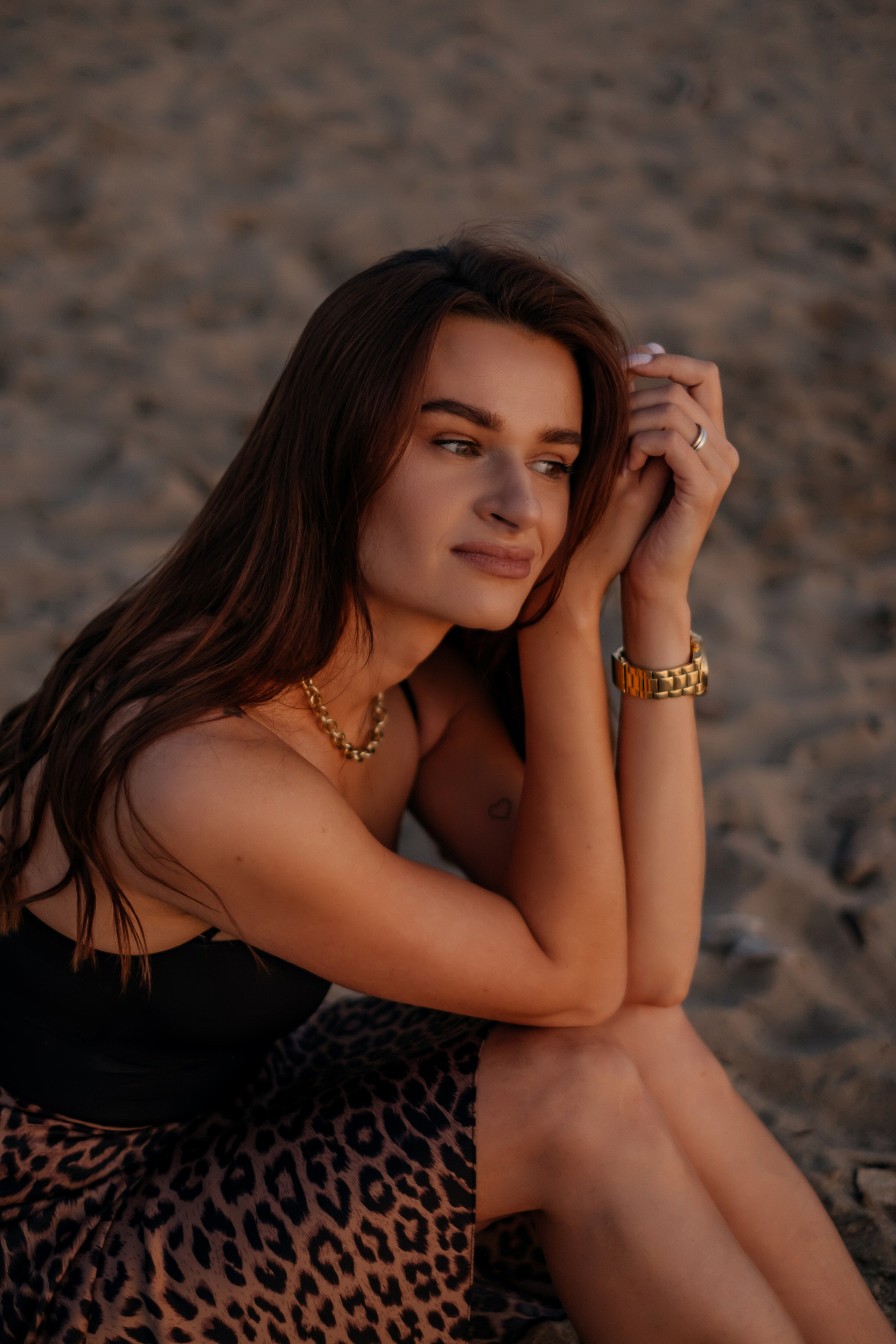 Катя с дочками на берегу. Фотограф в Новосибирске Диана Ильиных