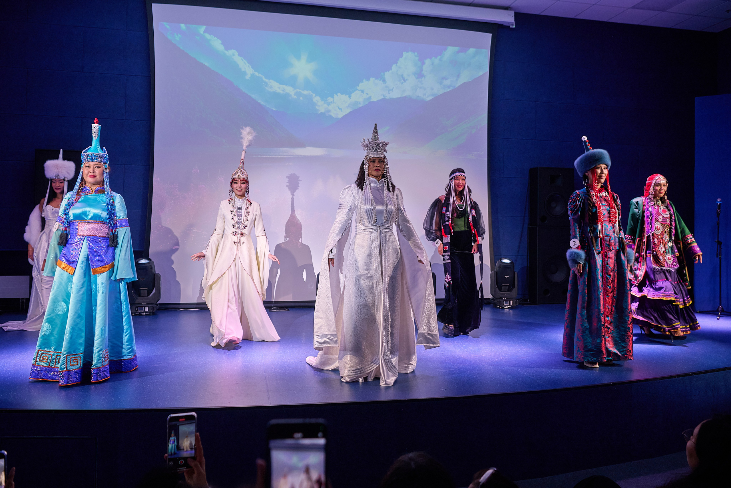 Миссис Азия 2025 (Москва). Репортаж | фотосъемка в Москве и РФ | Фотограф Александр Емелькин