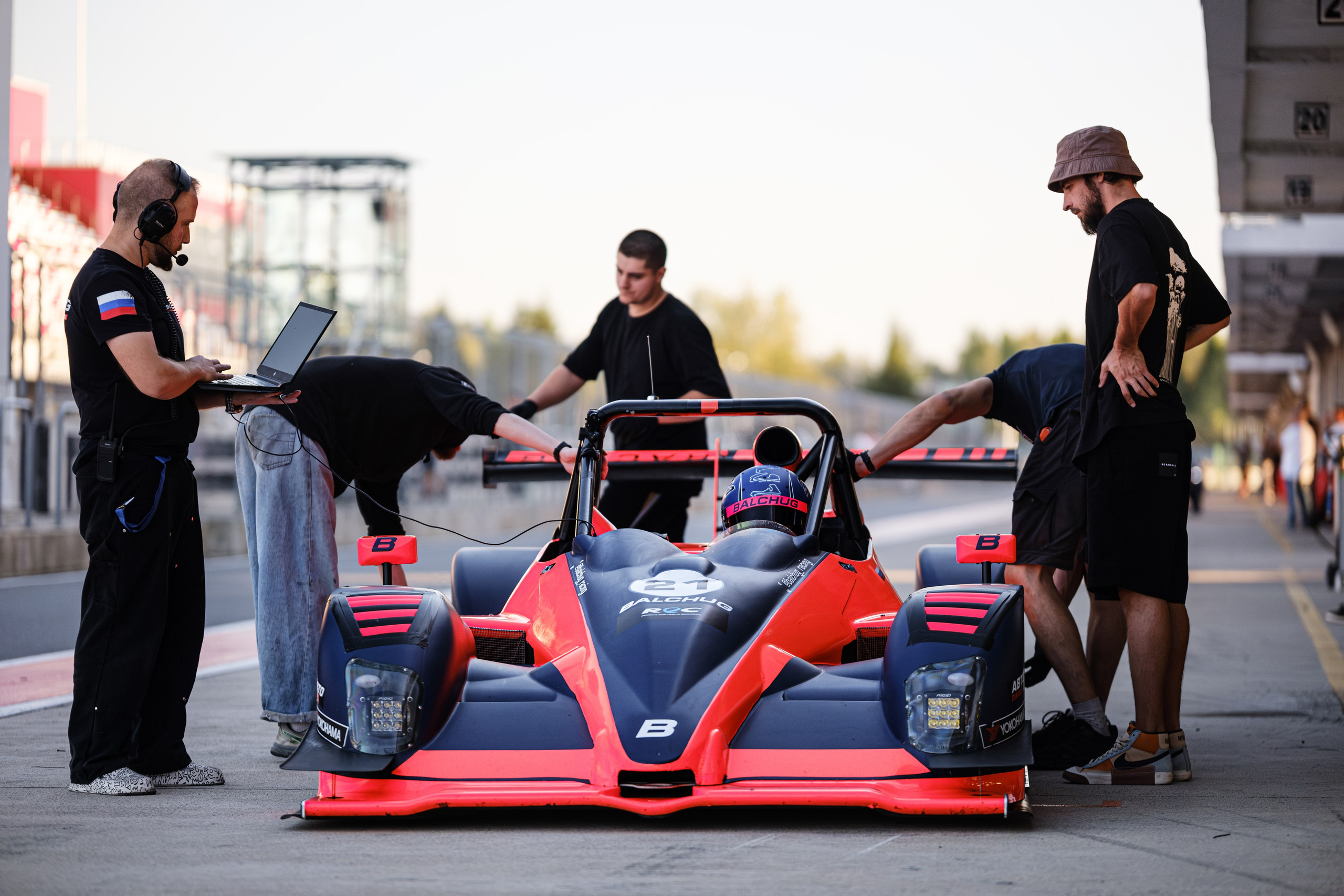 Российская серия гонок на выносливость. Авто и мотоспорт — фотограф Антон Медведев iCoguar