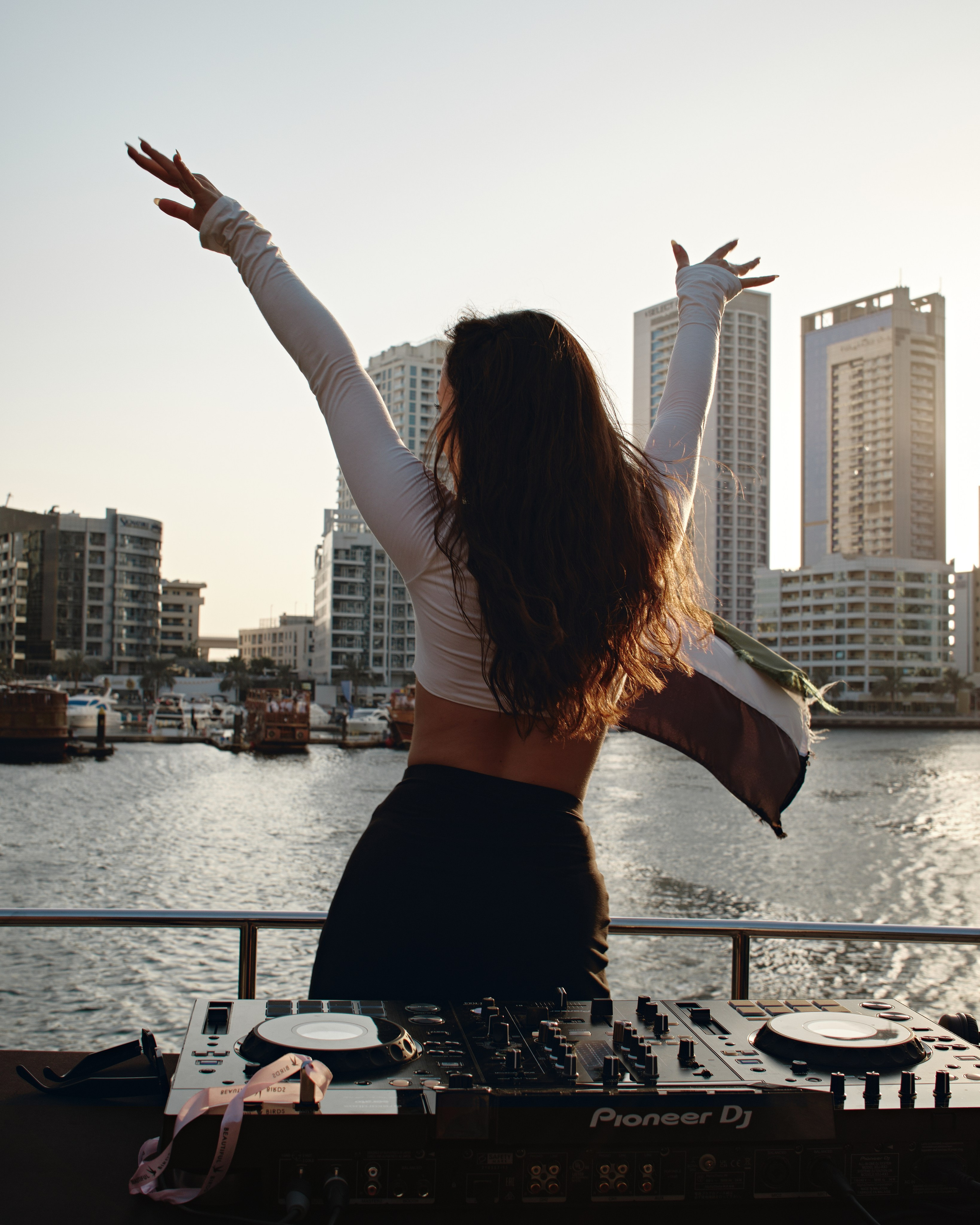 PAVEL DEREVYANKO. NOIZOMAX Художественный фотограф в Дубай