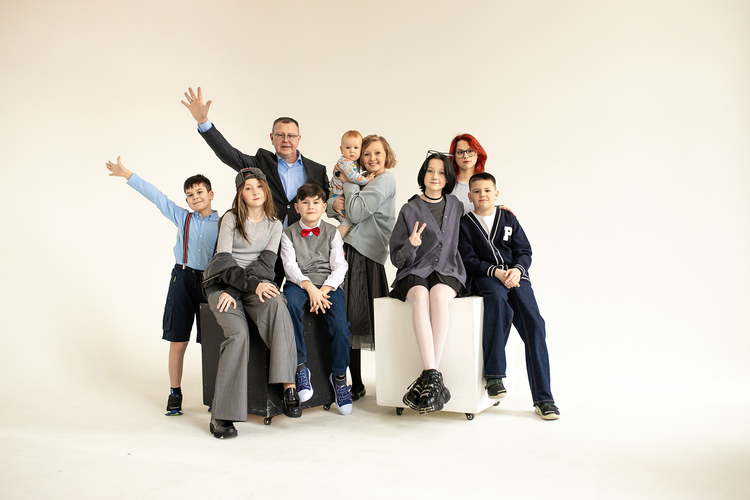 Семейная фотосессия на циклораме с естественным светом. Фотограф в Железнодорожном и Балашихе