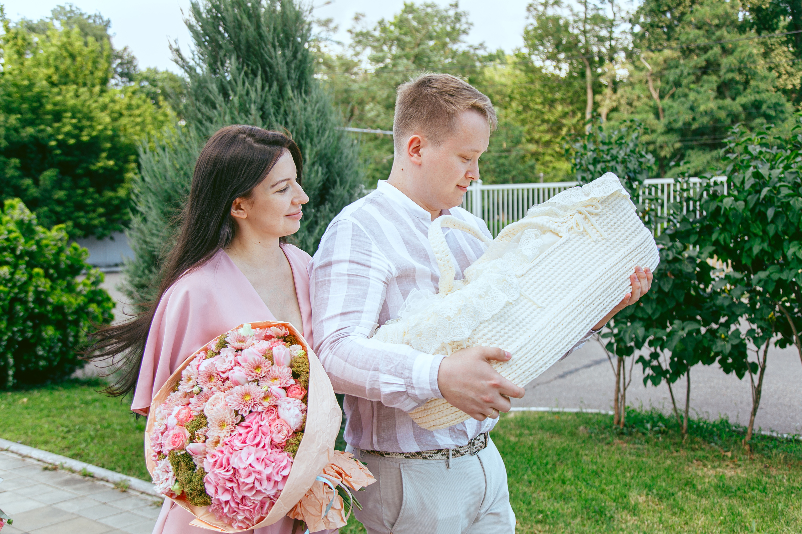 Съёмка выписки из роддома. Как и зачем её «едят»…. Фотограф в Краснодаре Дина Павленко