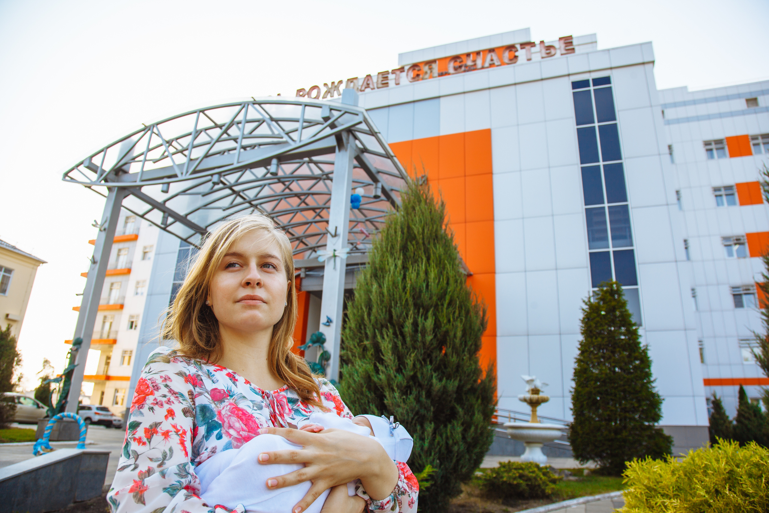 Съёмка выписки из роддома. Как и зачем её «едят»…. Фотограф в Краснодаре Дина Павленко