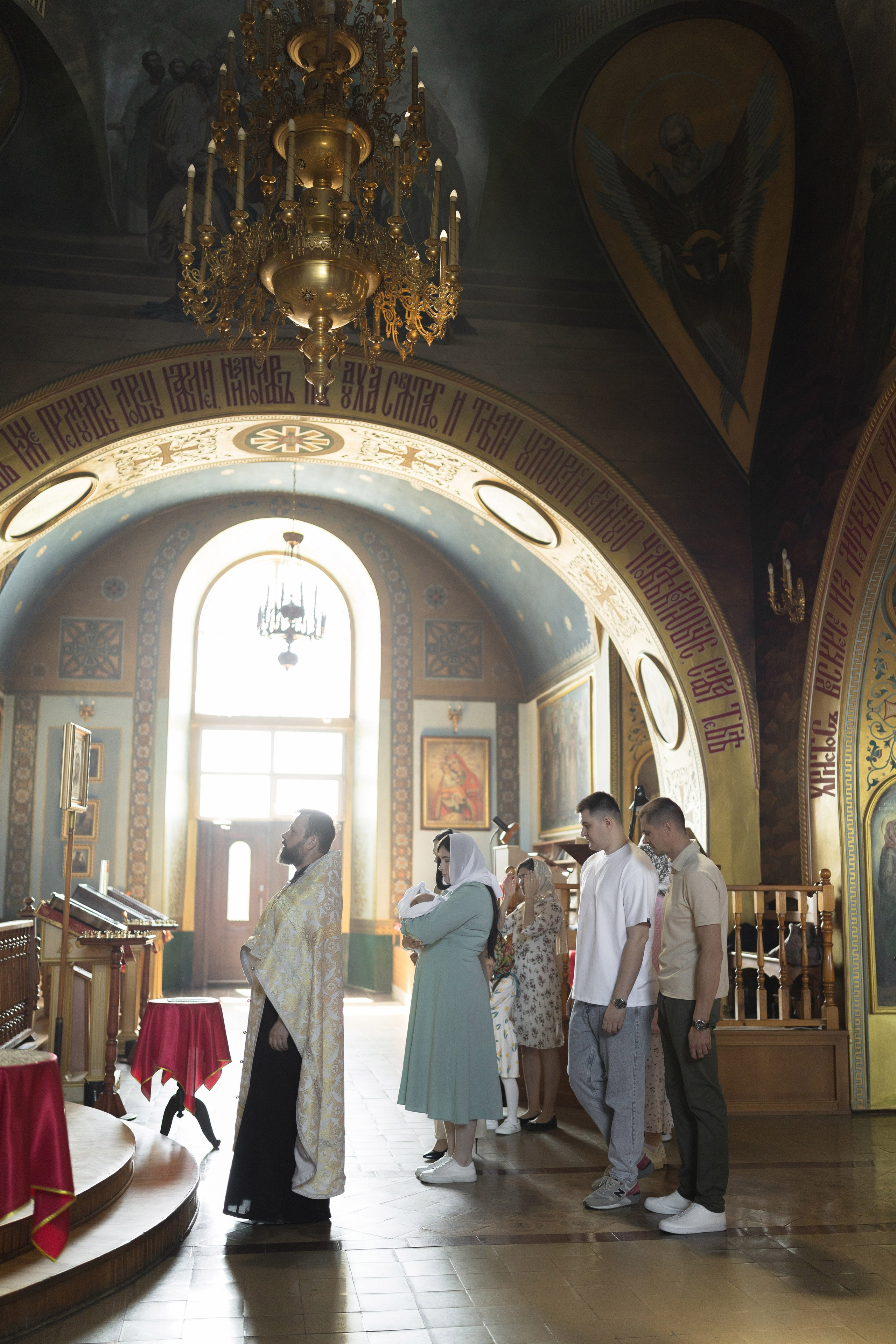 Крещение Егора в Николаевской церкви. Анастасия Безуглова- свадебный фотограф в Таганроге