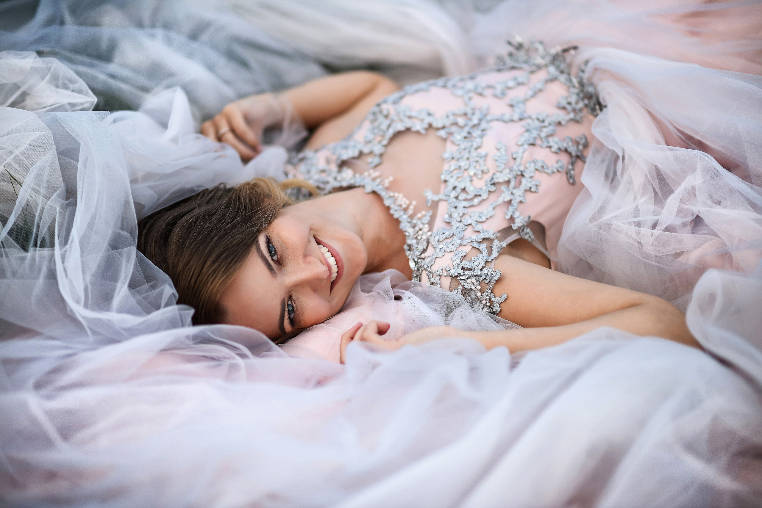 💐 Радик и Яна — душевная загородная свадьба в Villatic | Теплые фото под Красноярском. 📸 Свадебный и семейный фотограф в Красноярске Тихомиров Евгений | 17 лет опыта | 800+ свадеб