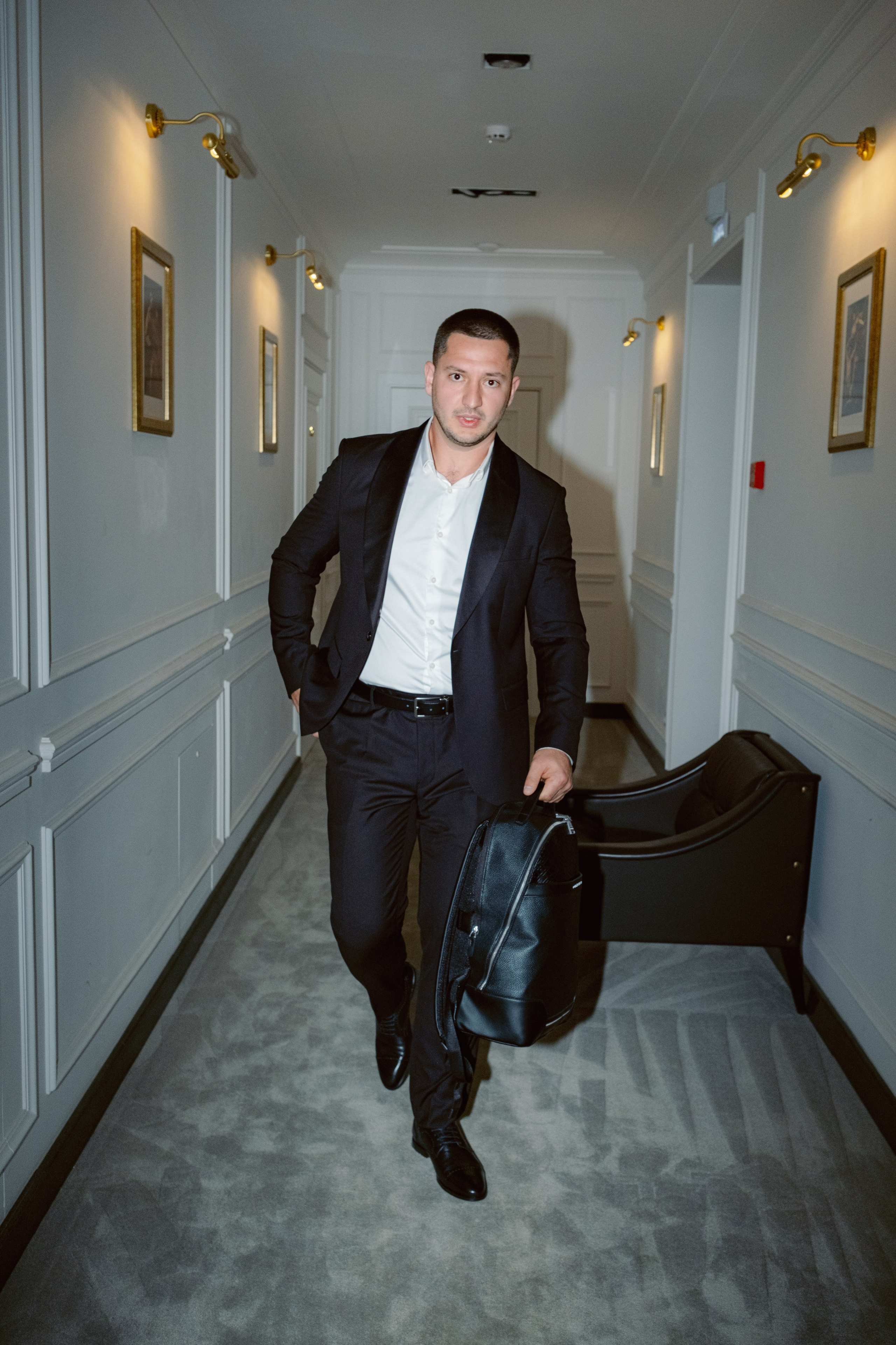 фото портрет жениха вспышка под пленку