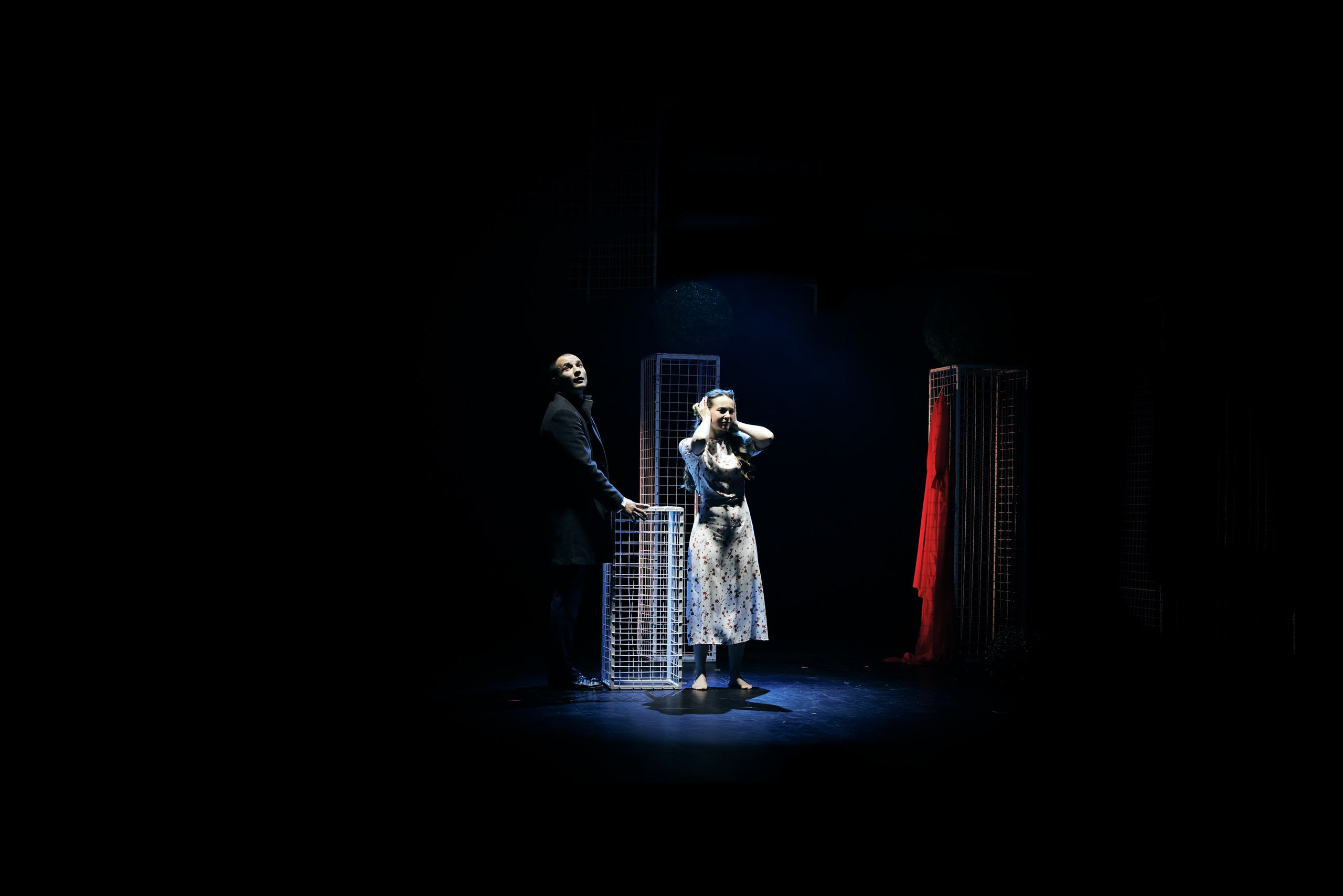 Спектакль «Дикарь», Театр «Сначала-Сначала театр» (цвет). Наталья Алексеенко. Фотохудожник в Москве. Репортаж, портрет, стрит