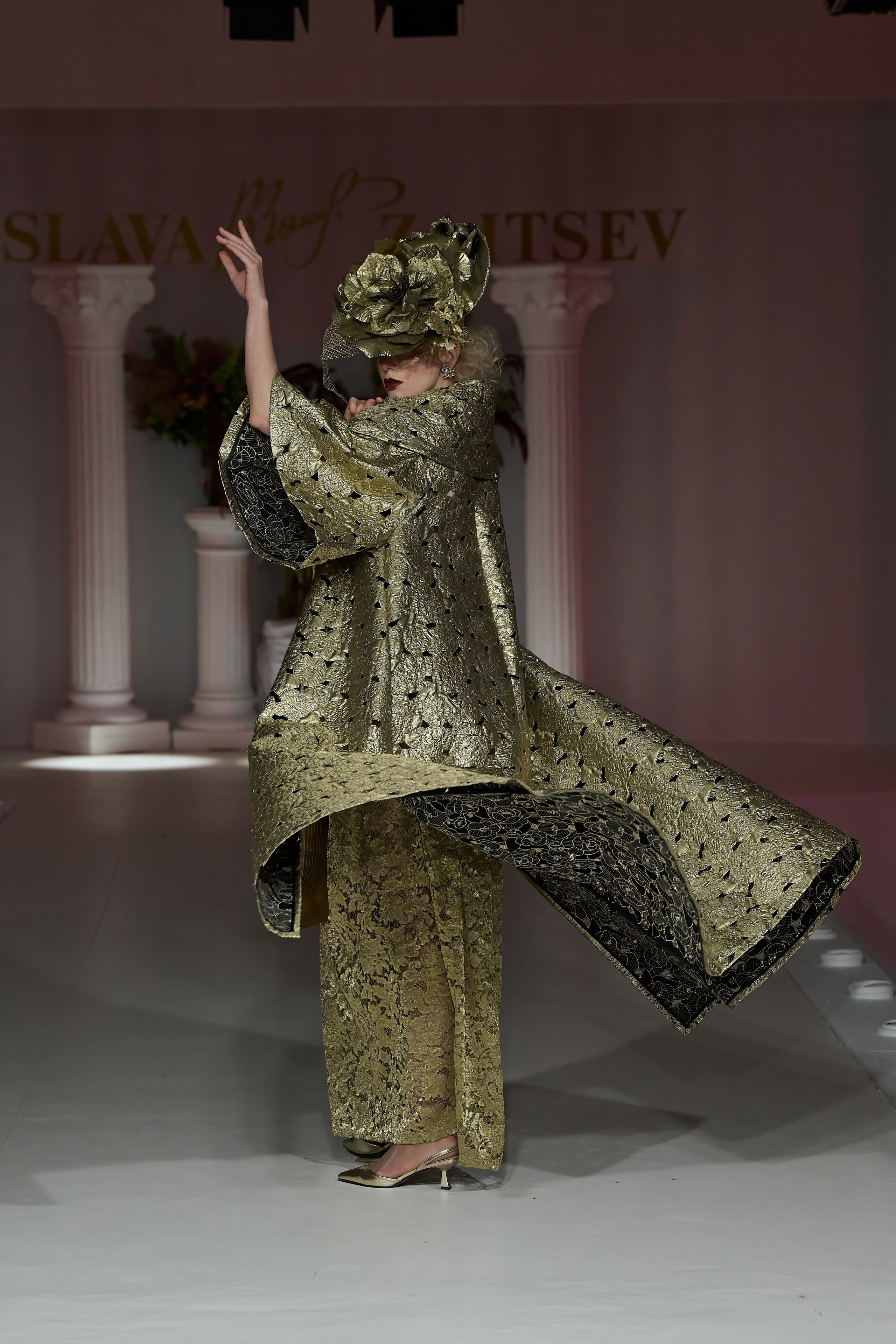 Slava&Yegor Zaitsevs. Показ-спектакль «Воспоминание». 21 июня 2025. Дима Бабушкин. Фотограф. Подиум. Репортаж. Творчество. Дорого