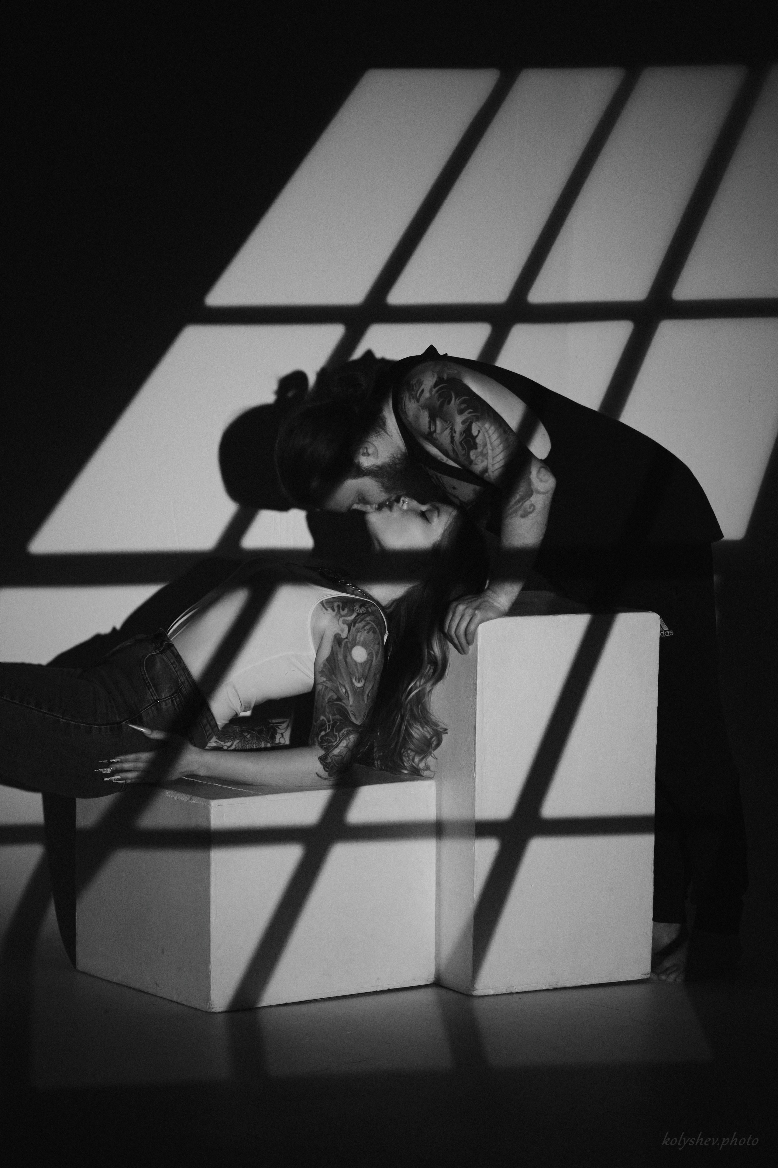 фотосессия лав стори в низком ключе в Раменском чб