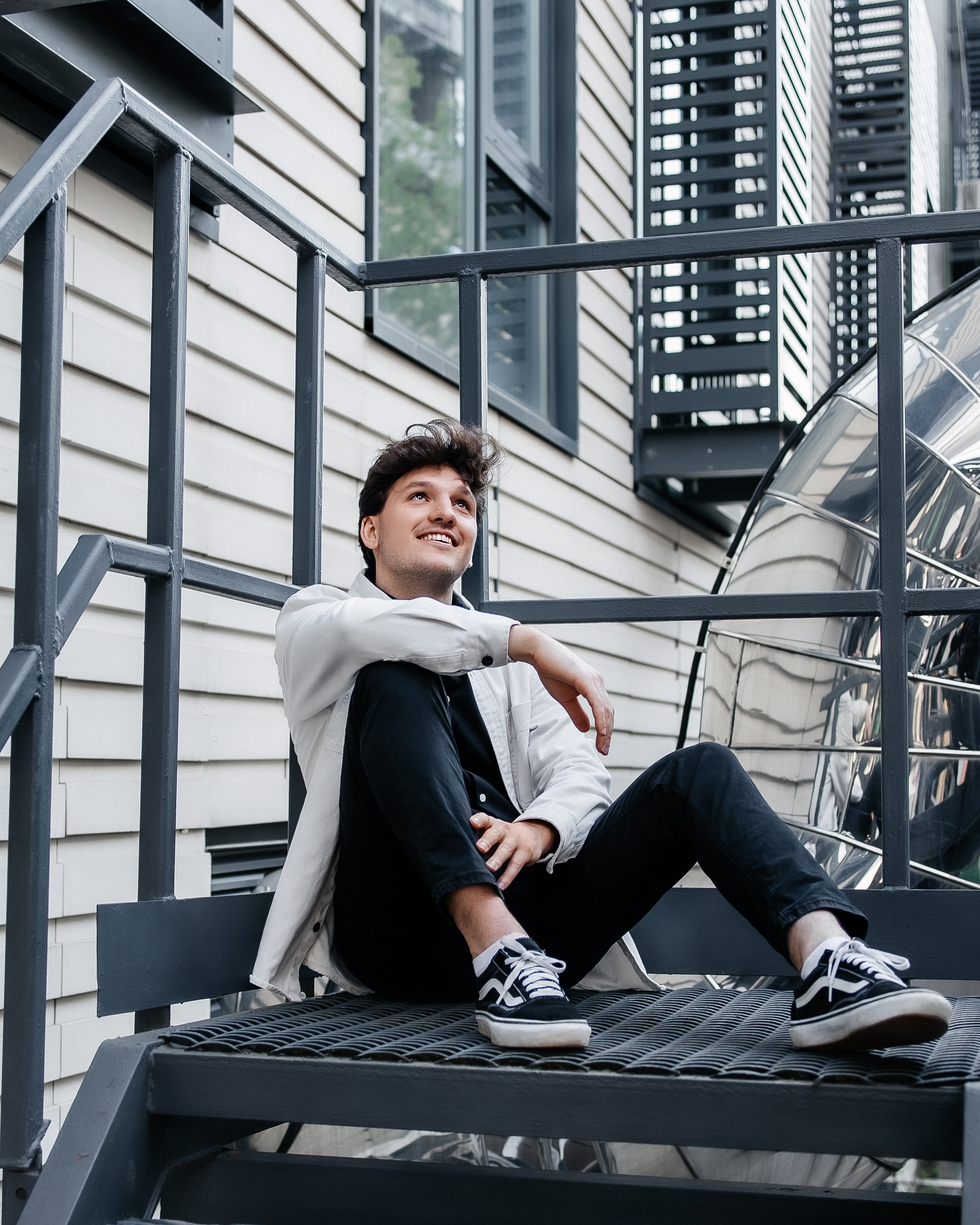 белая джинсовка