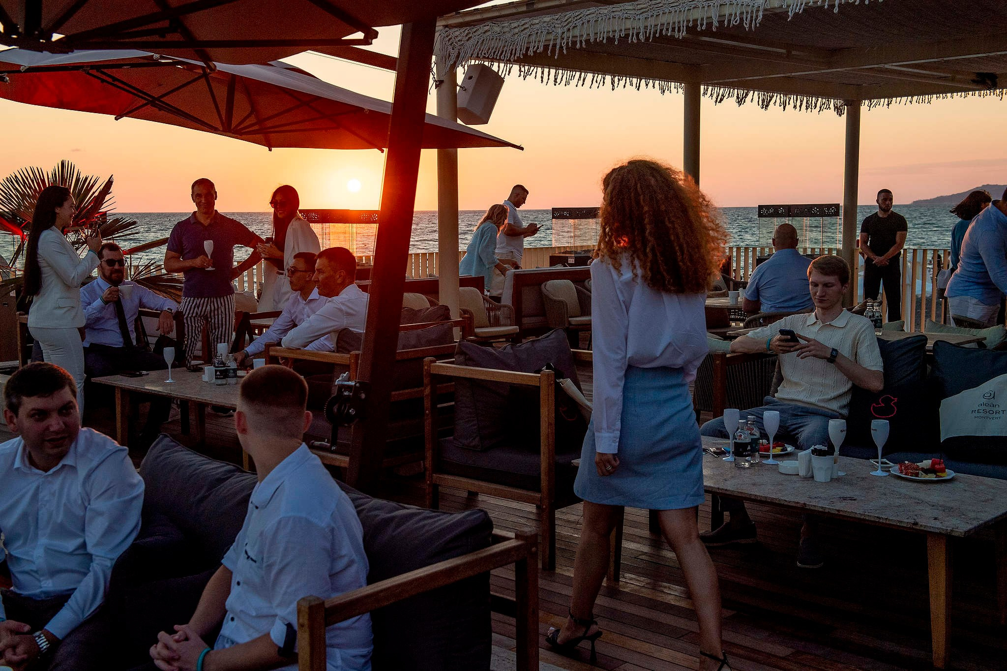 Закат на вечеринке для брокеров краснодарского девелопера Astrum Group в&nbsp;рамках проекта возведения гостиничного комплекса Alean Resort Montvert в&nbsp;Сочи. Съемка для компании Astrum Group в 2024 году. 