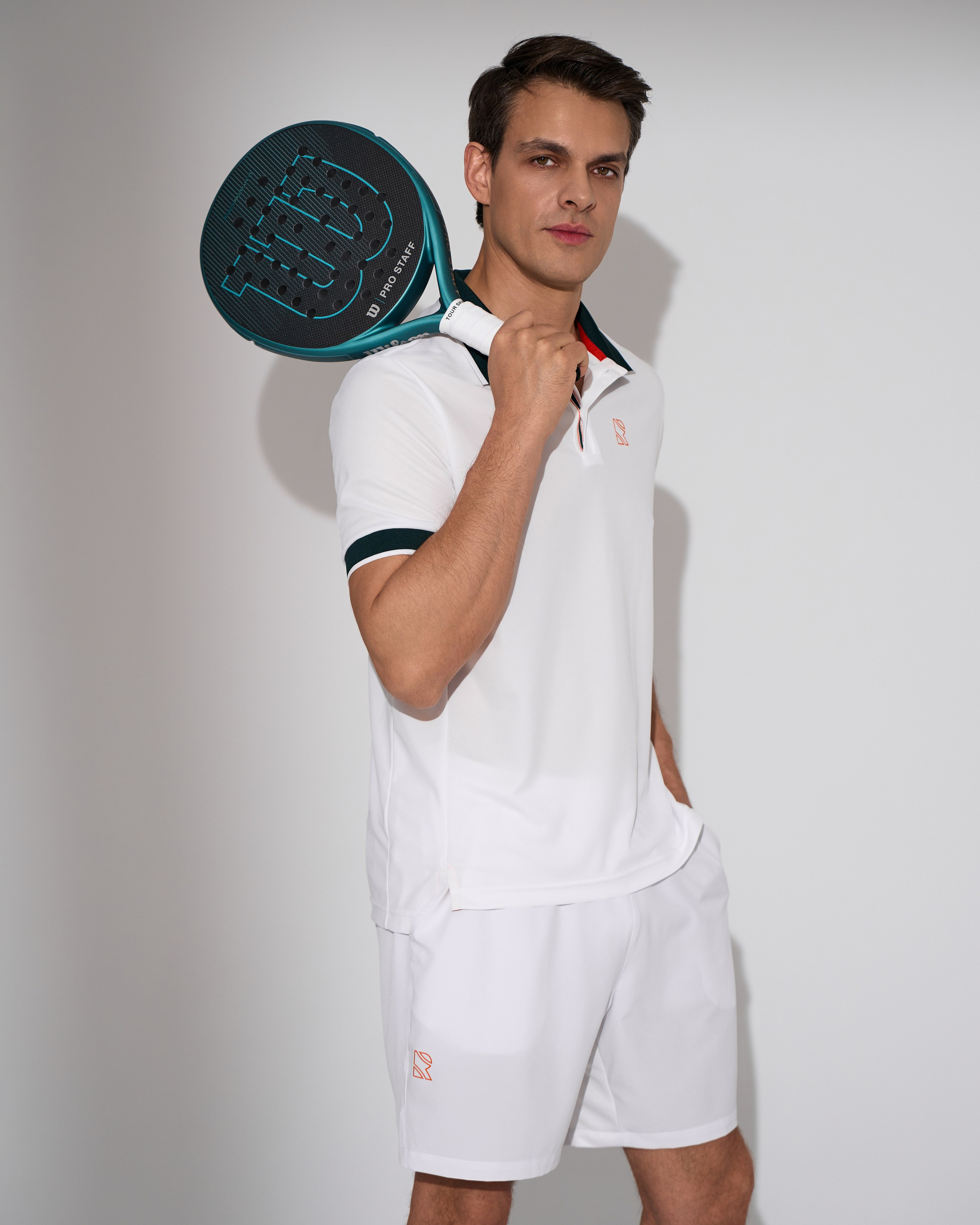 RAQUETA. 595 Production