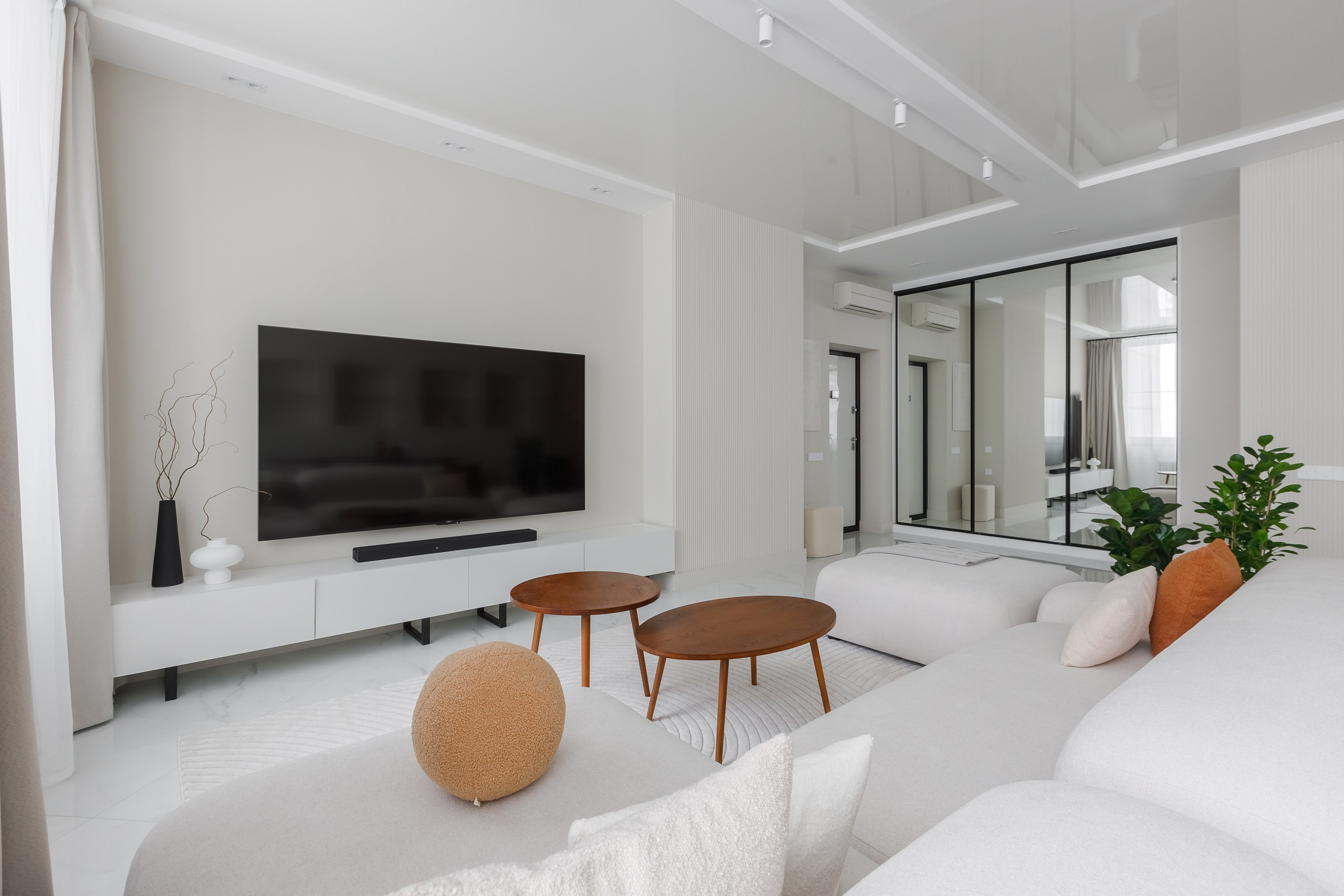 Бежевая квартира в Аэробусе. Интерьерный фотограф в Москве Роман Потапов