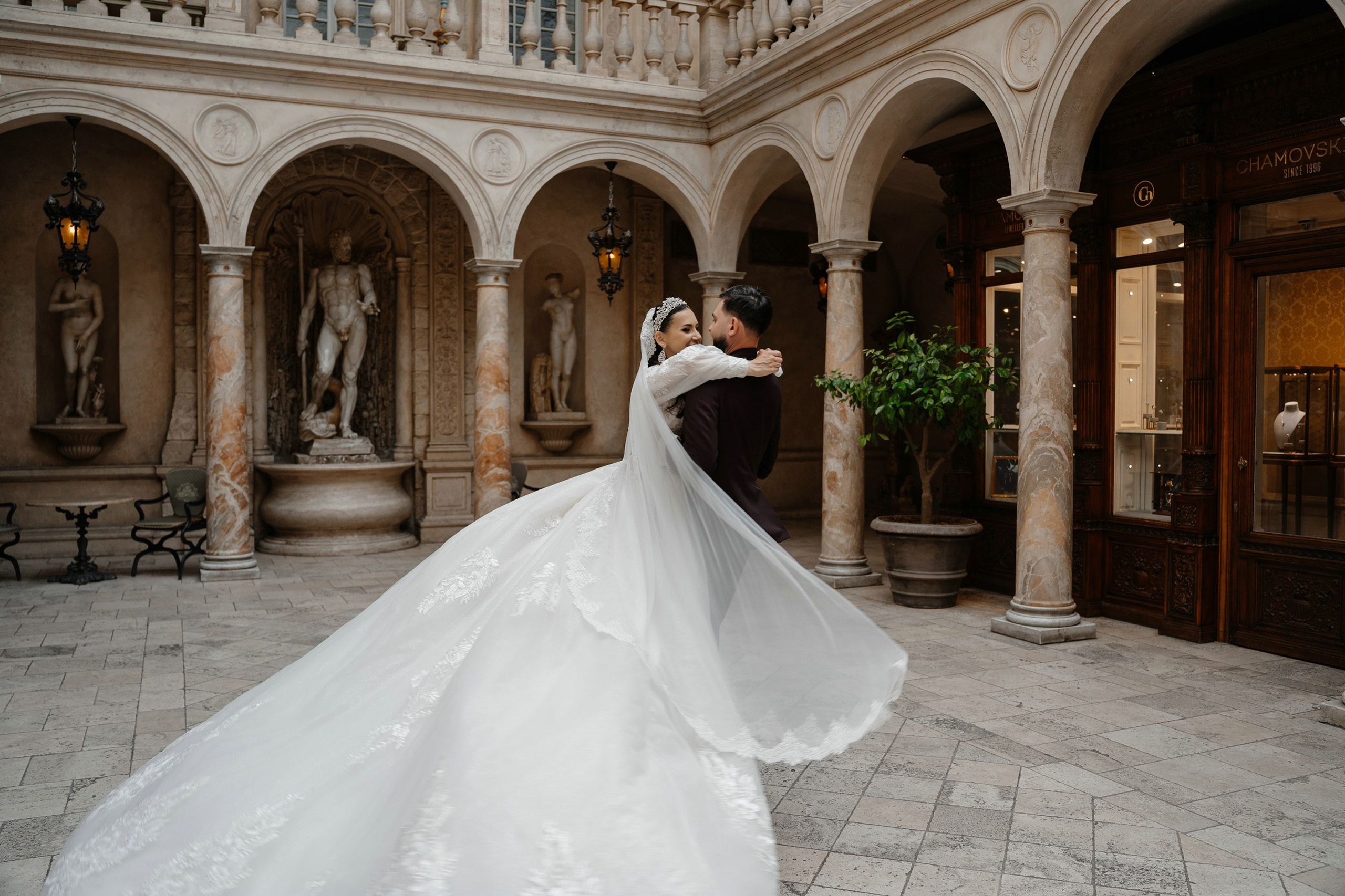 Свадебная фотосессия в ресторане Турандот. Свадебный и семейный фотограф в Москве Светлана Зоткина