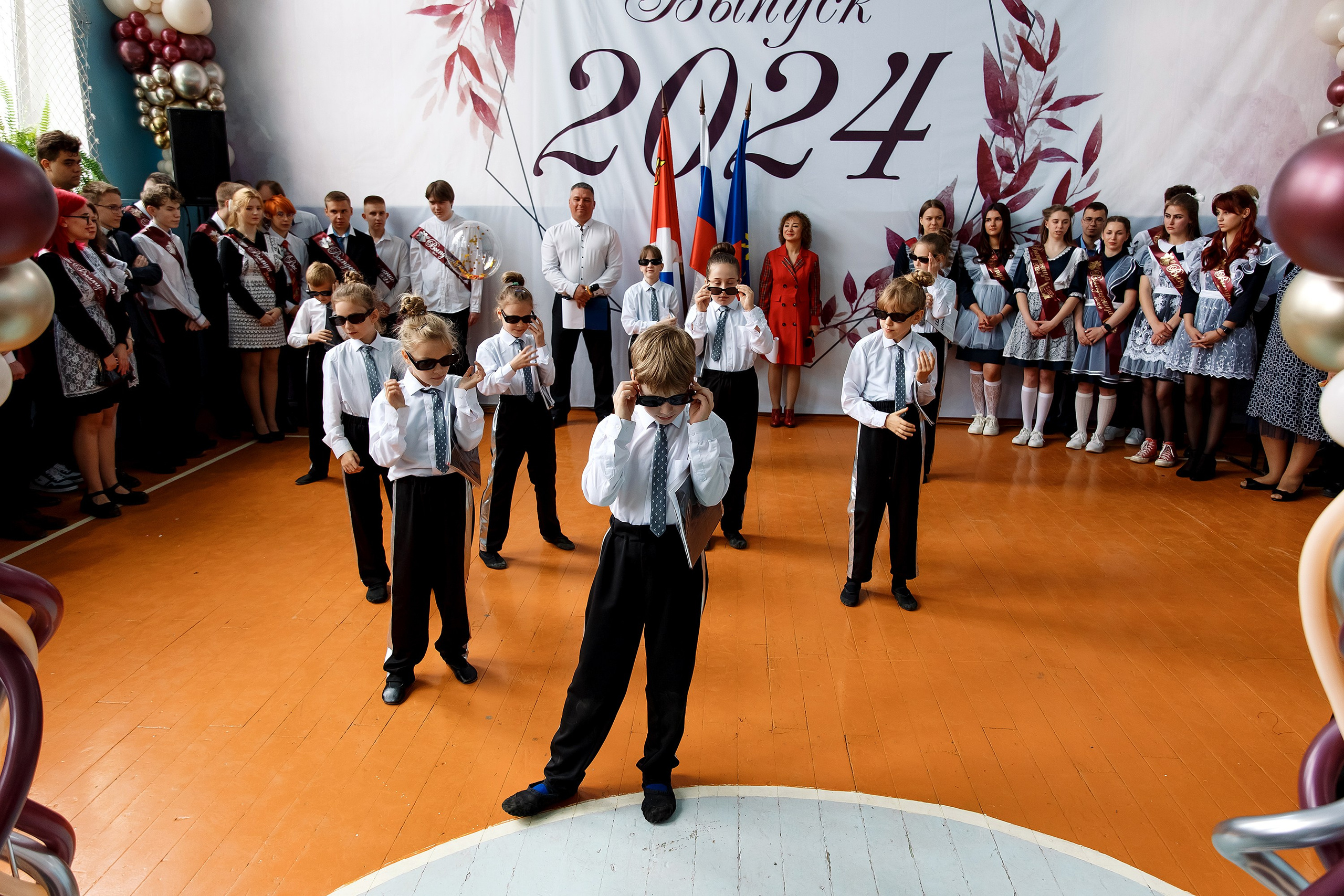 11 класс Последний звонок. Фотограф Любовь Корниенко, Примоский край