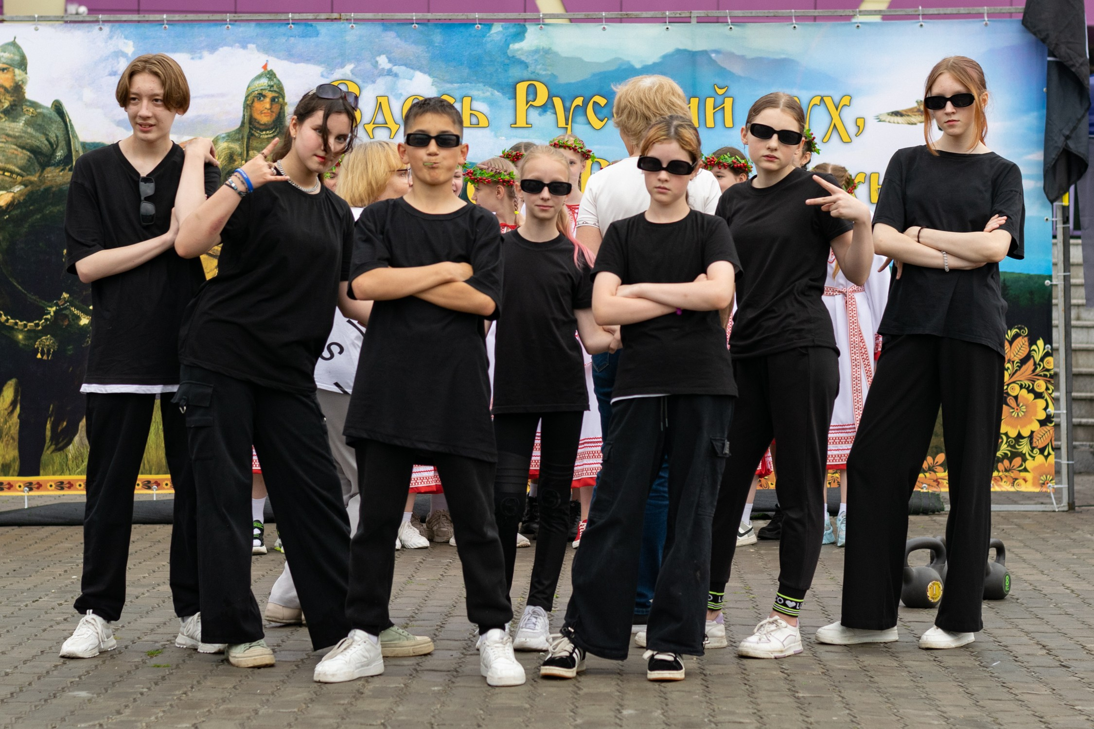 Антон Курдюмов фотограф в Хабаровске Рина Курдюмова фото27 foto27 Антон Дорофеев репортажный репортаж документалист Тони и Рина фотосоздатели День молодежи по-русски Хабаровск кинотеатр