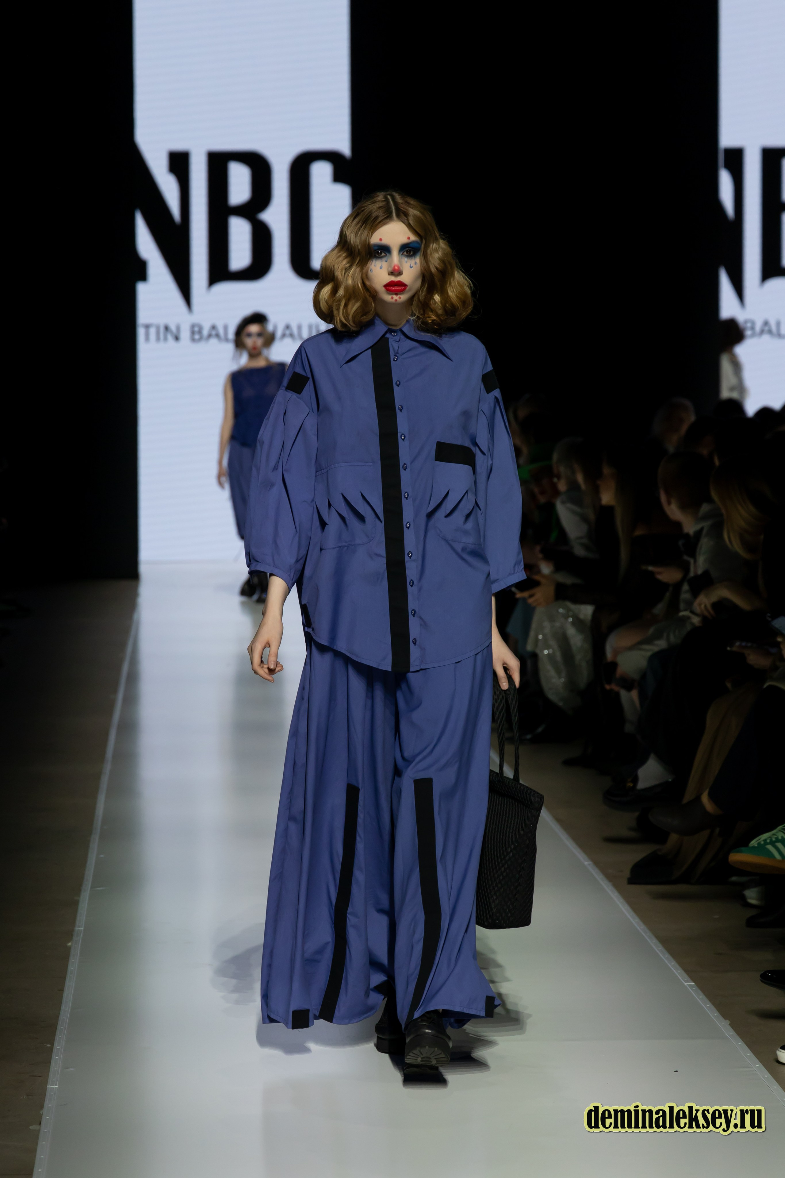 Московская неделя моды 2024 9 октября дизайнер NITIN BAL CHAHUAN presented by Fashion Design Council of India. Репортажный, семейный и студийный фотограф в Москве Демин Алексей
