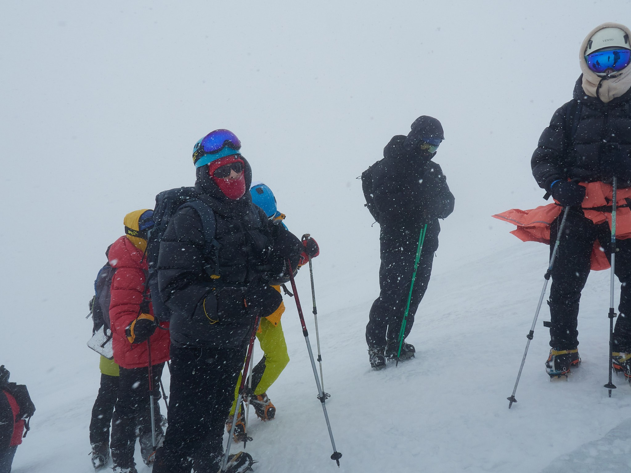 19.04 съемка на Эльбрусе: Выход на скалы Пастухова. Горный, высотный Фотограф на Эльбрусе Георгий