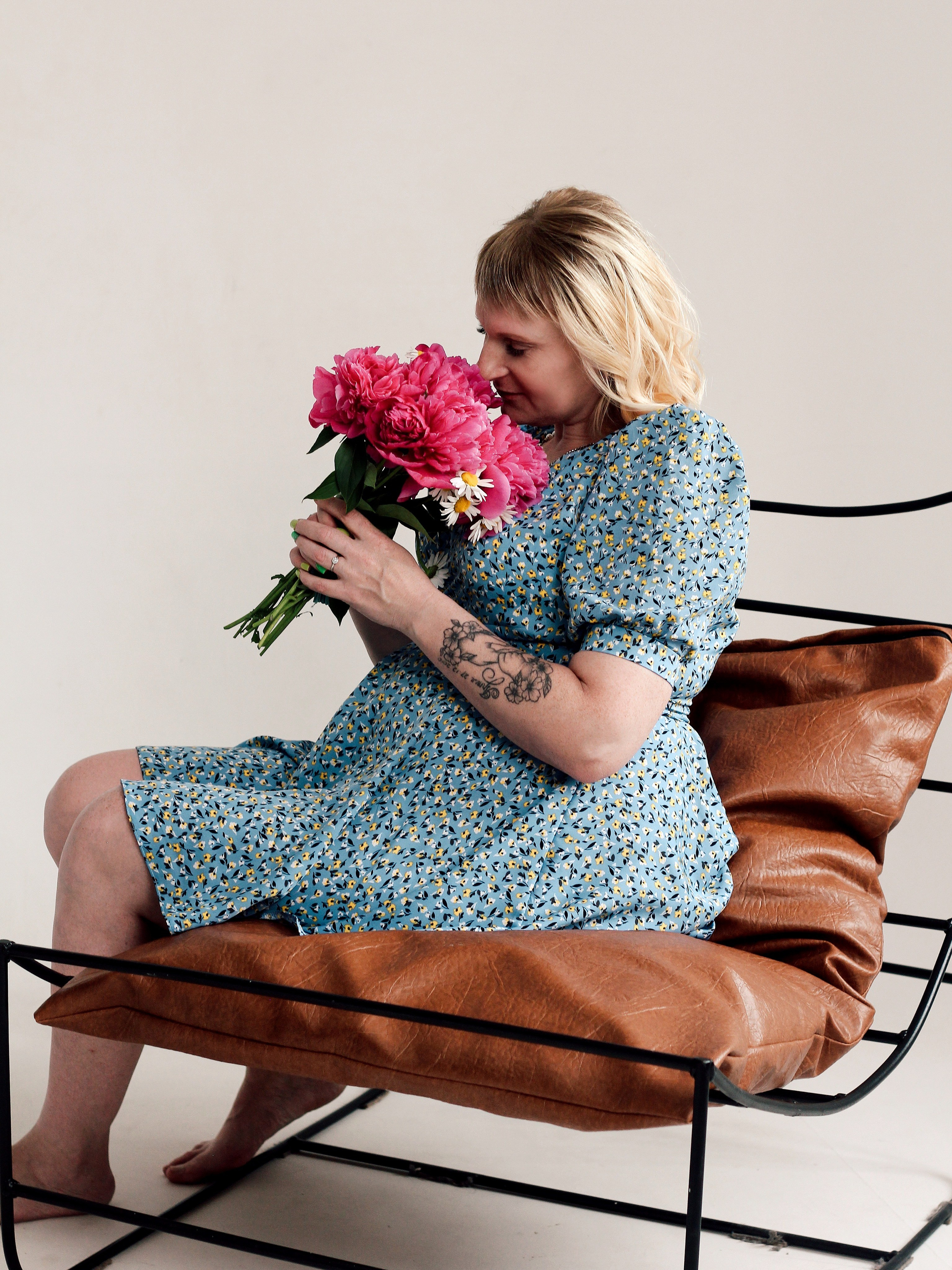 С пионами. Photography Eva