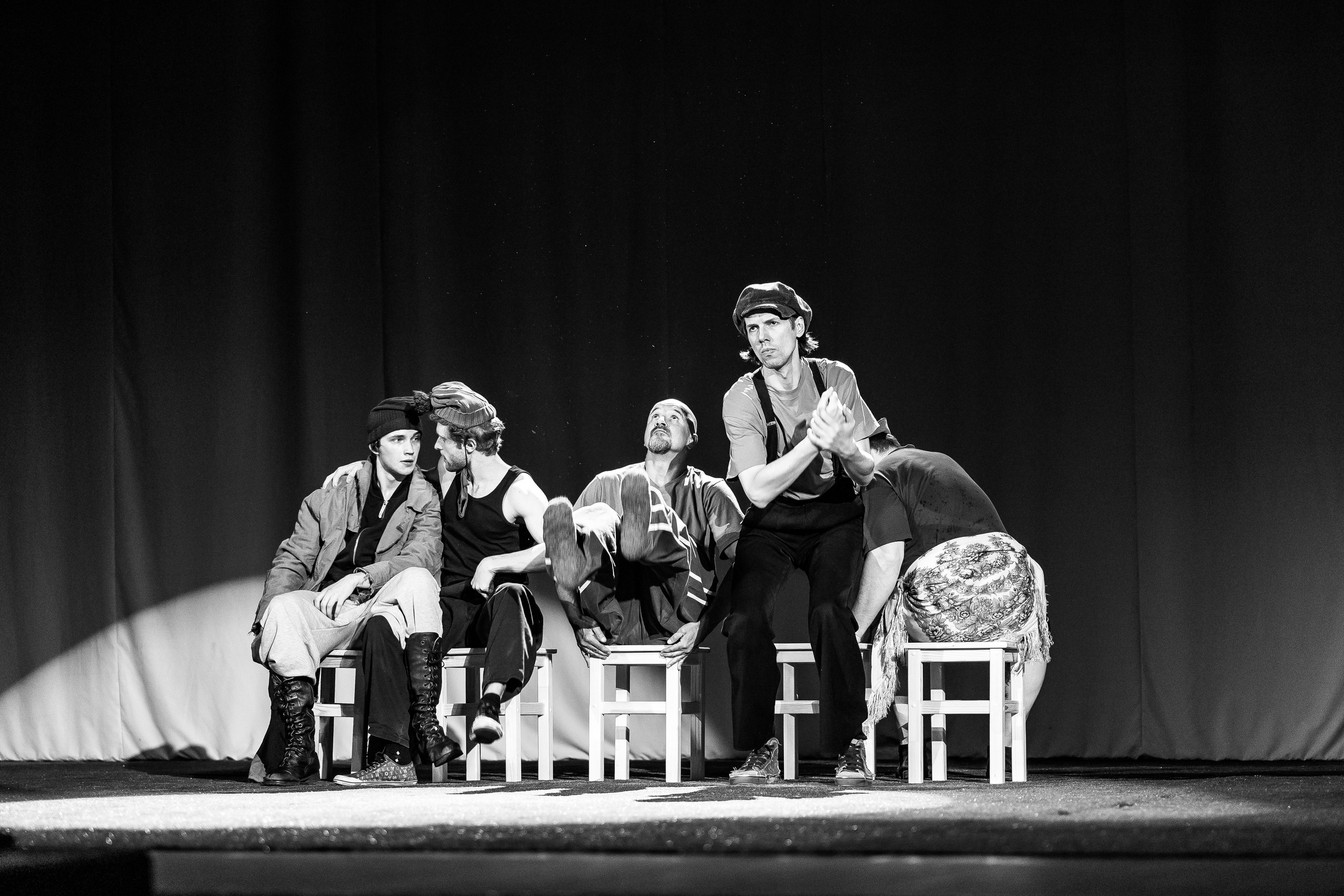 Спектакль Егора Дружинина «Всюду жизнь»