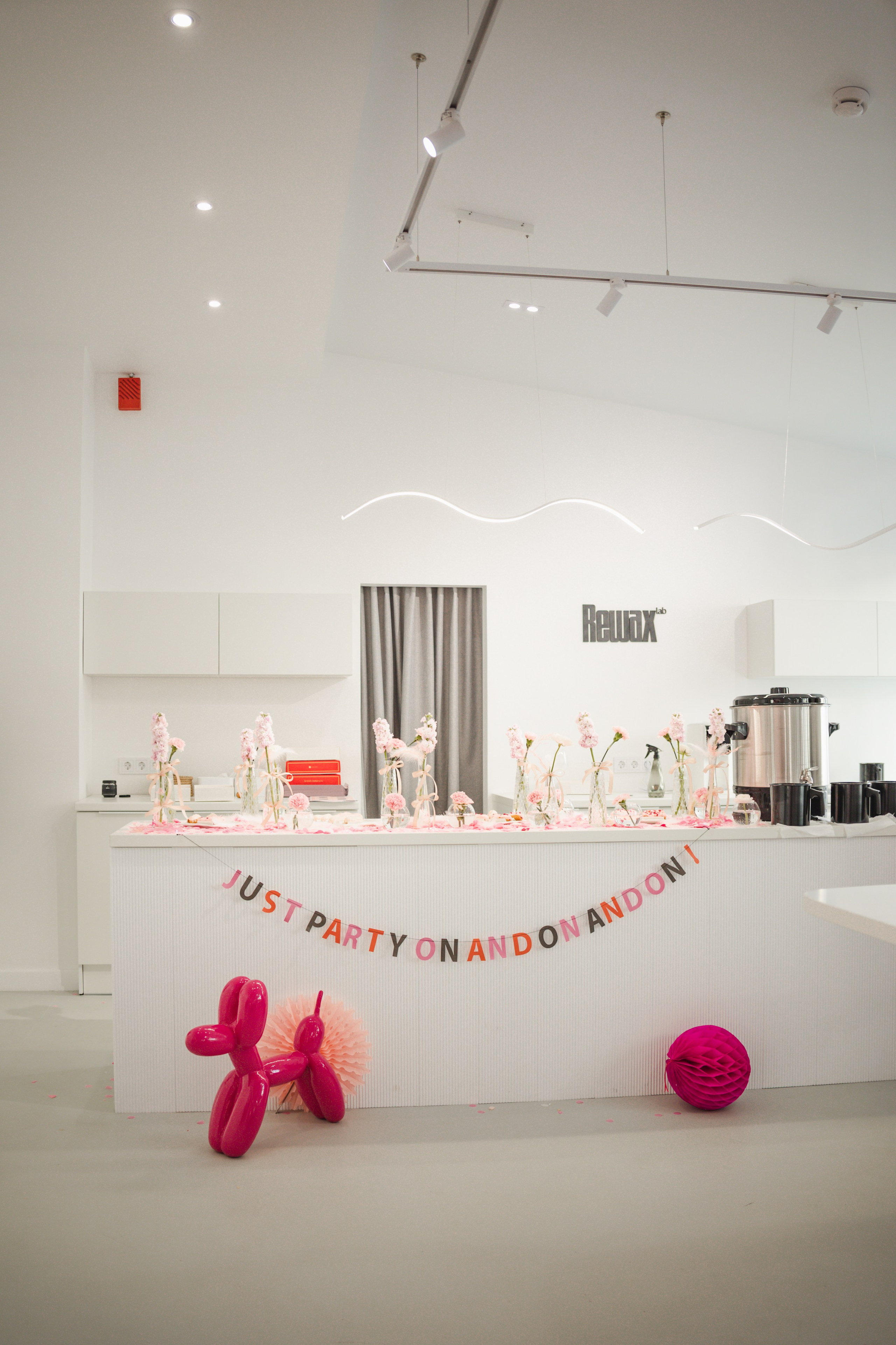 Rewax открытие Кирочная. Репортажный и портретный фотограф в Санктпетербурге. Видиосъемка мероприятий в Санкт-Петербурге