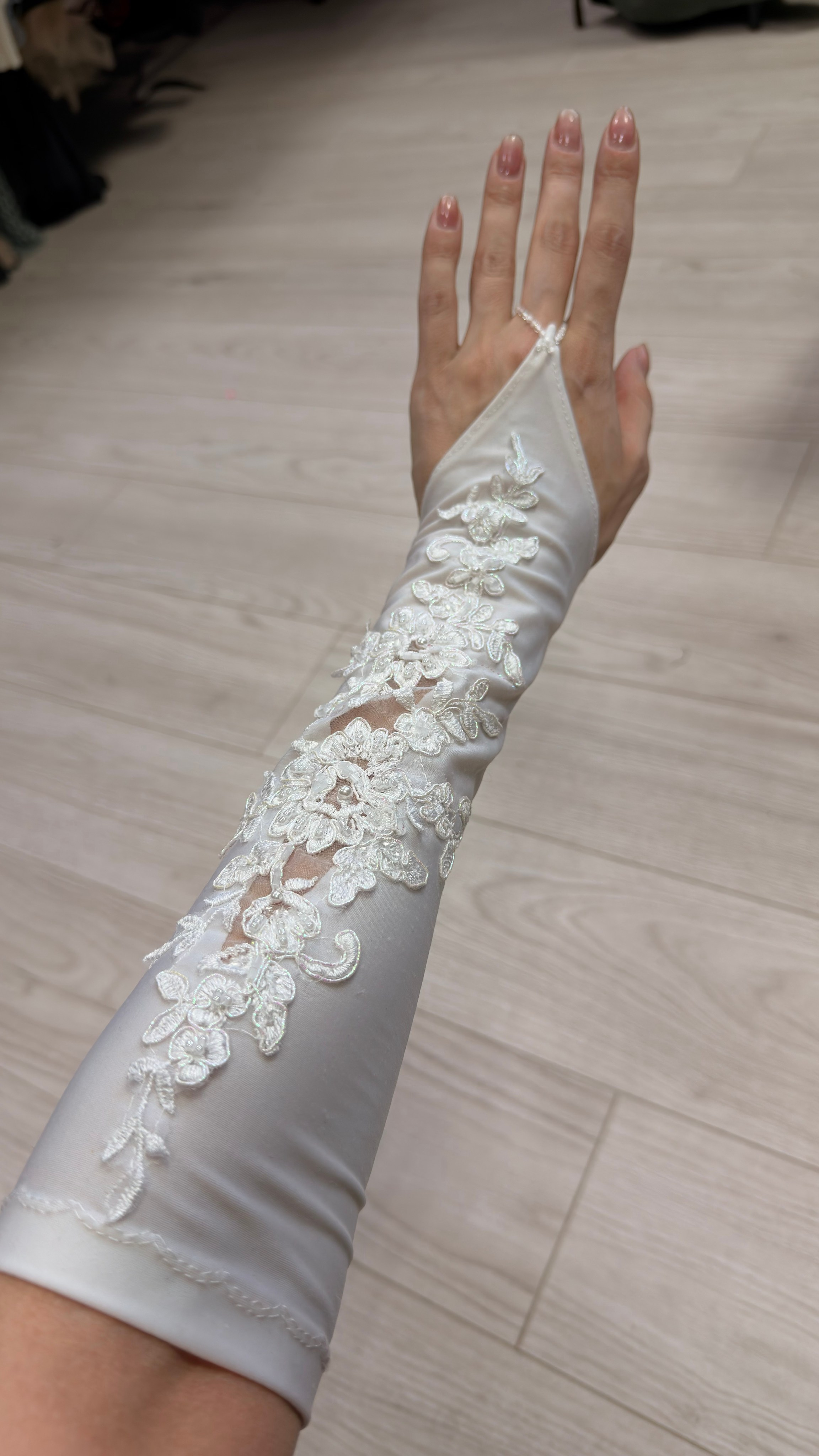 Перчатки в аренду. Аренда костюмов, платьев и реквизита для фотосессий на Камчатке